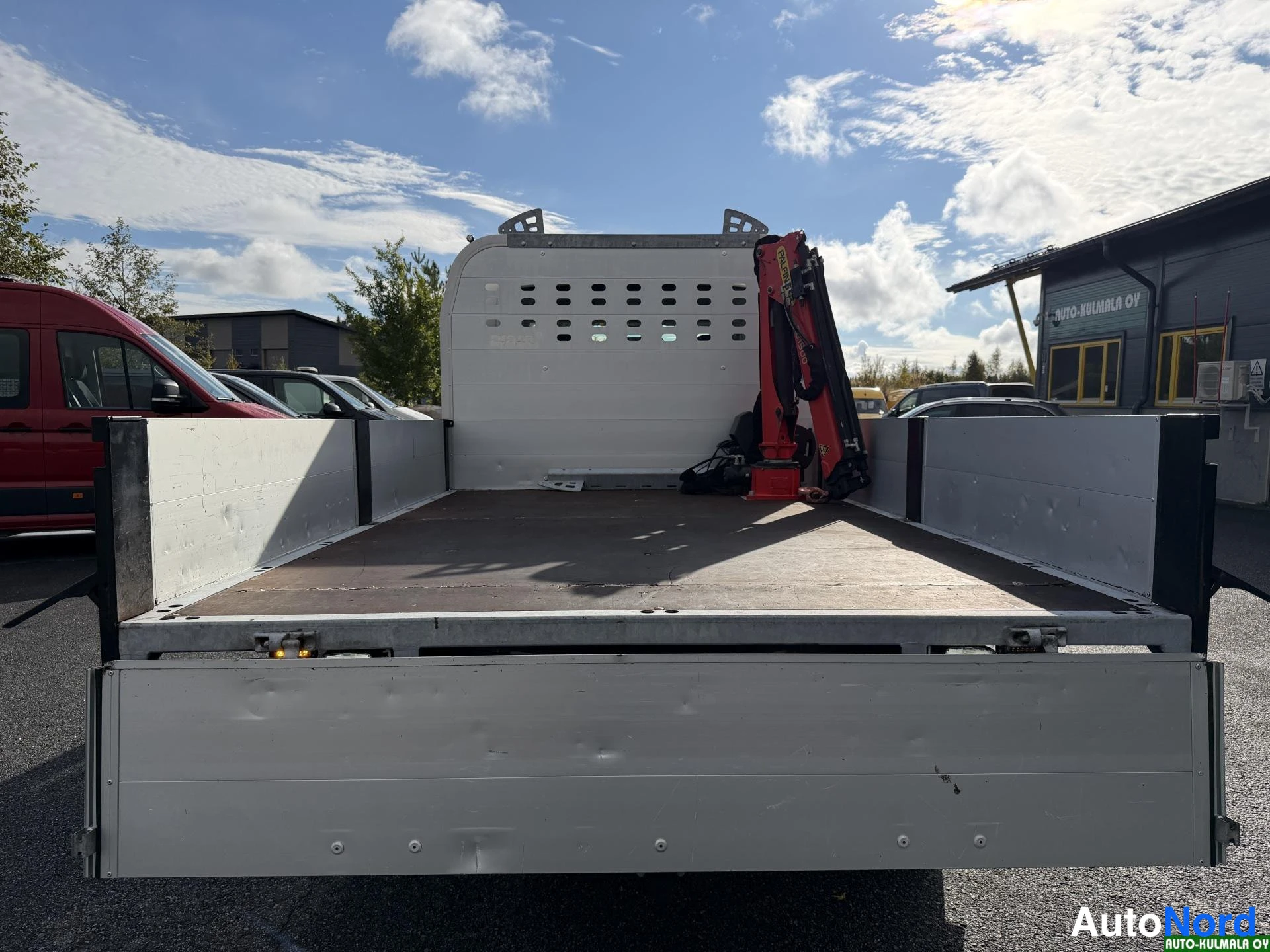 Valkoinen Volkswagen Crafter 2019, takaa, kuva 20