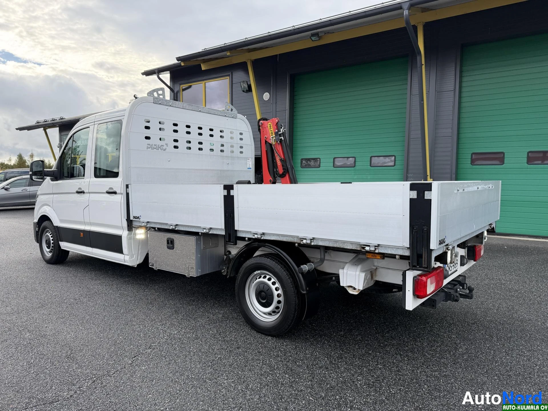 Valkoinen Volkswagen Crafter 2019, takaviisto, kuva 13