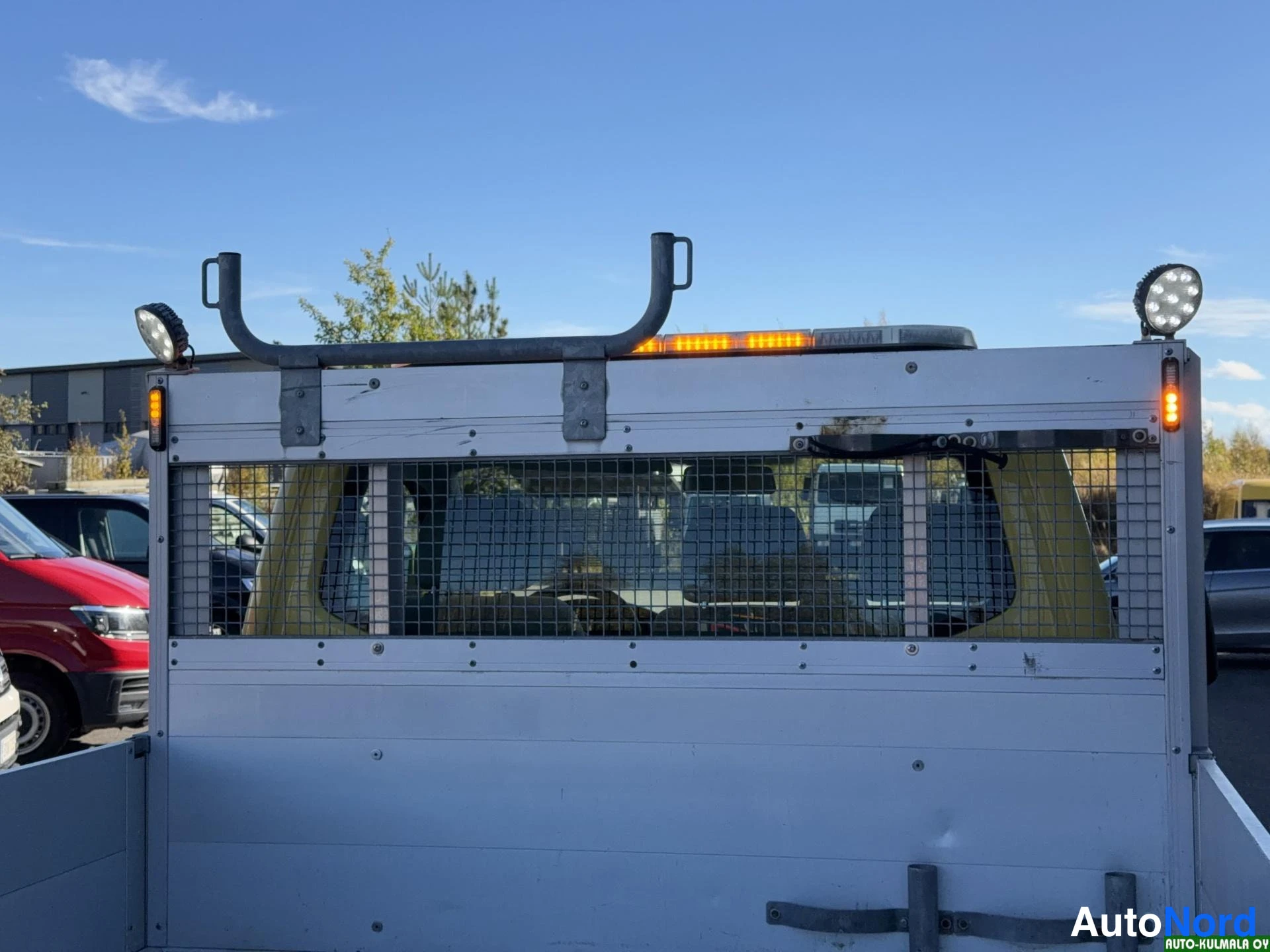 Keltainen Volkswagen Transporter 2015, takaa, kuva 18