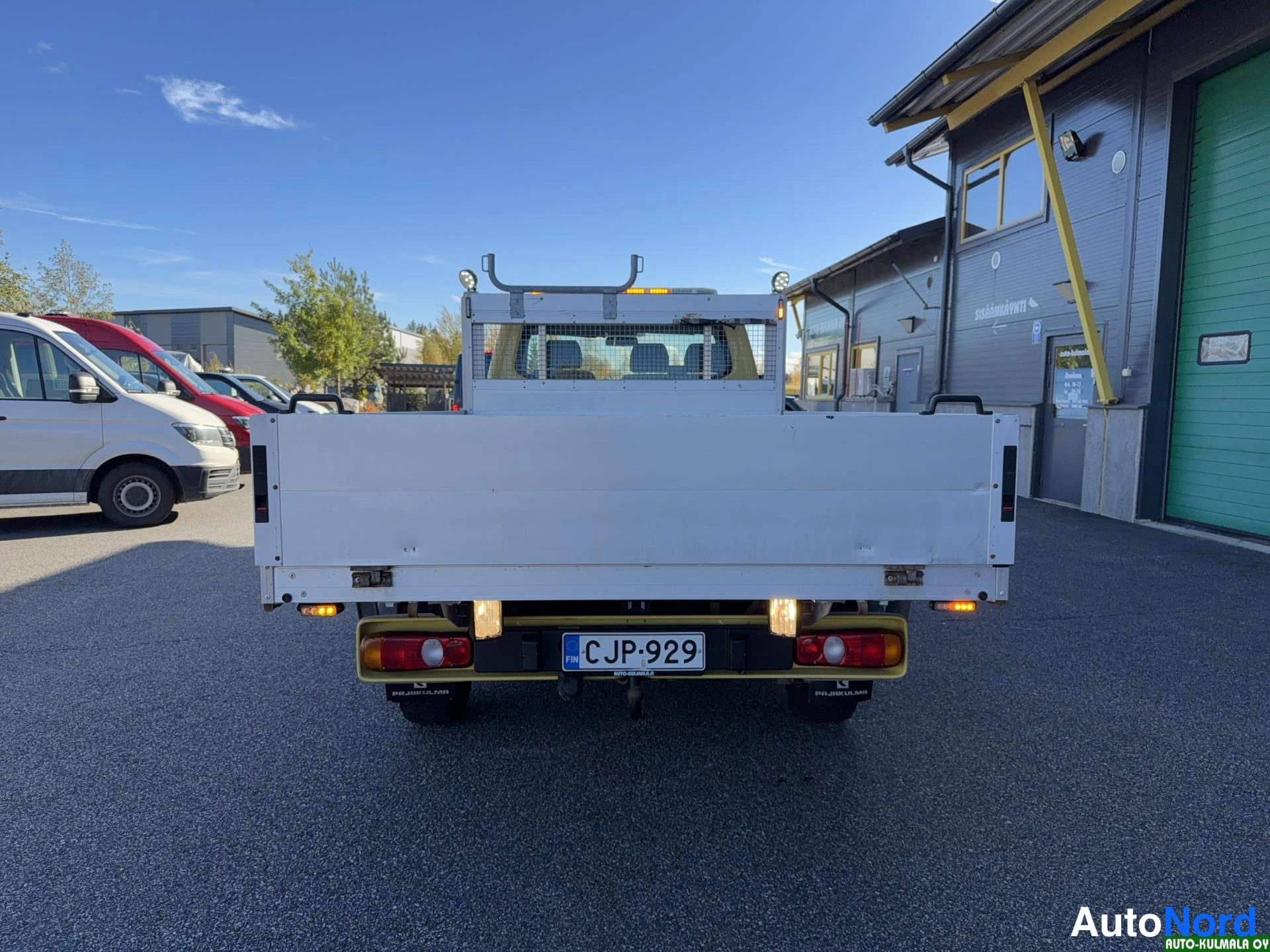 Keltainen Volkswagen Transporter 2015, takaa, kuva 16