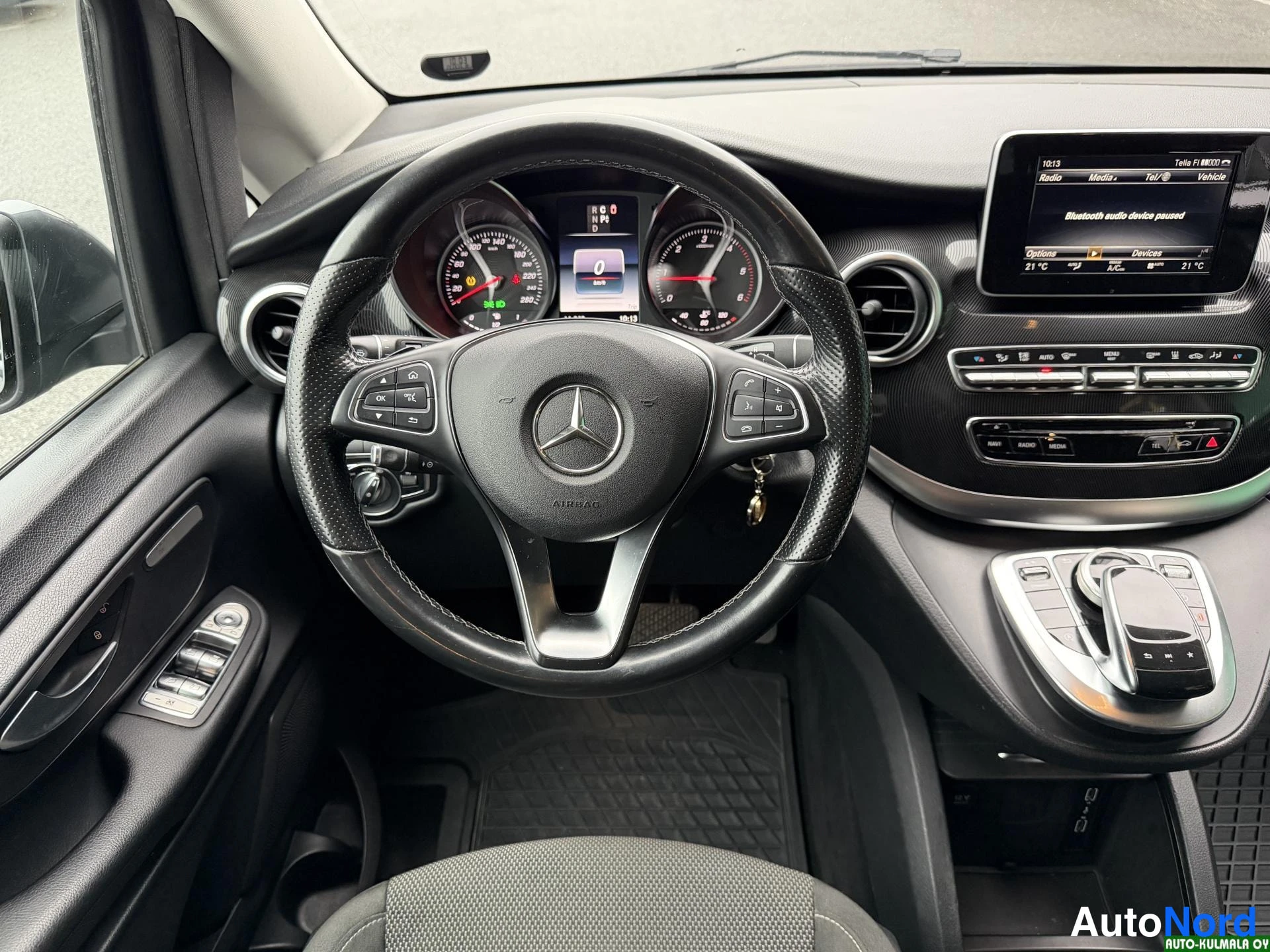 Harmaa Mercedes-Benz V 220 d 4MATIC 2018, ohjaamo, kuva 11