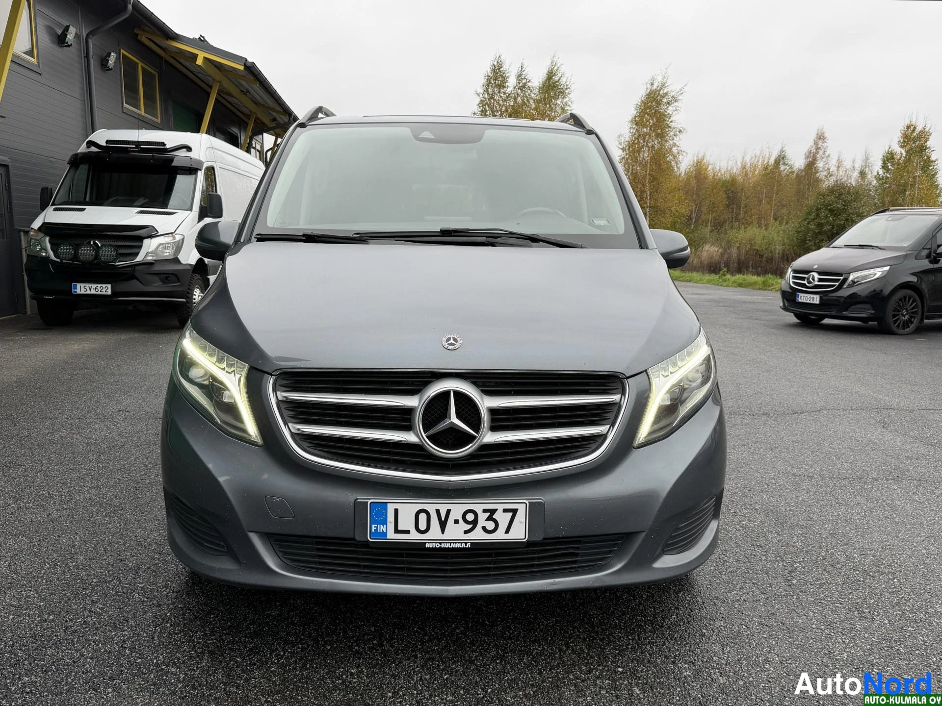Harmaa Mercedes-Benz V 220 d 4MATIC 2018, edestä, kuva 5