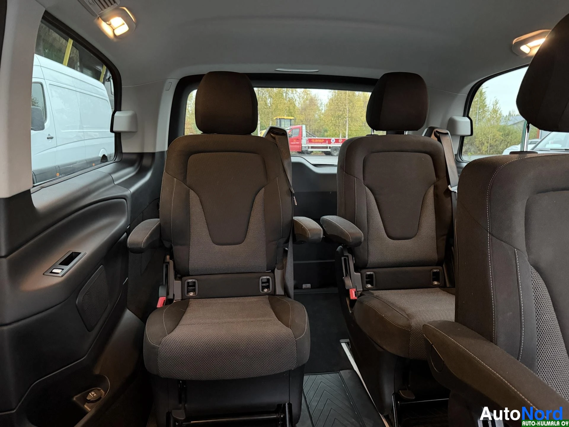 Harmaa Mercedes-Benz V 220 d 4MATIC 2018, takaistuimet, kuva 21