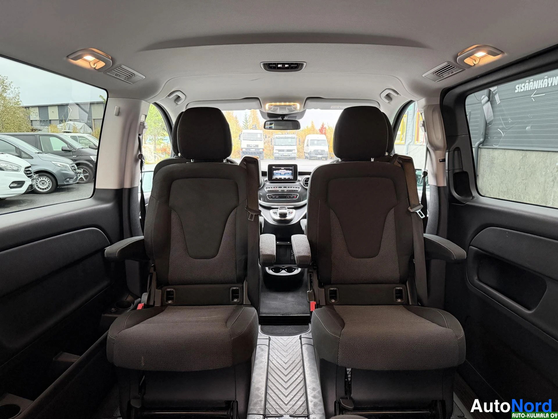 Harmaa Mercedes-Benz V 220 d 4MATIC 2018, takaistuimet, kuva 25