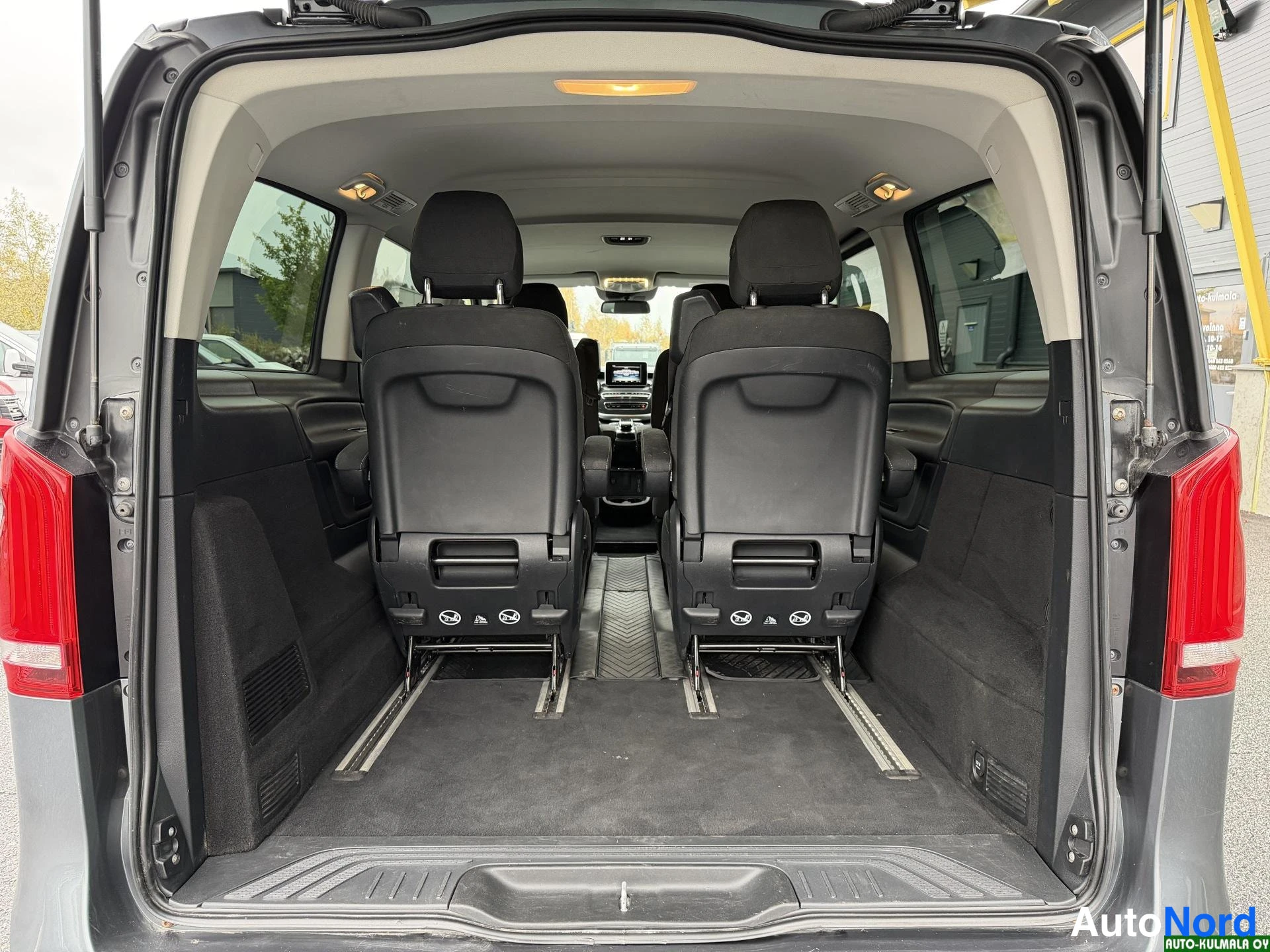 Harmaa Mercedes-Benz V 220 d 4MATIC 2018, takaistuimet, kuva 26