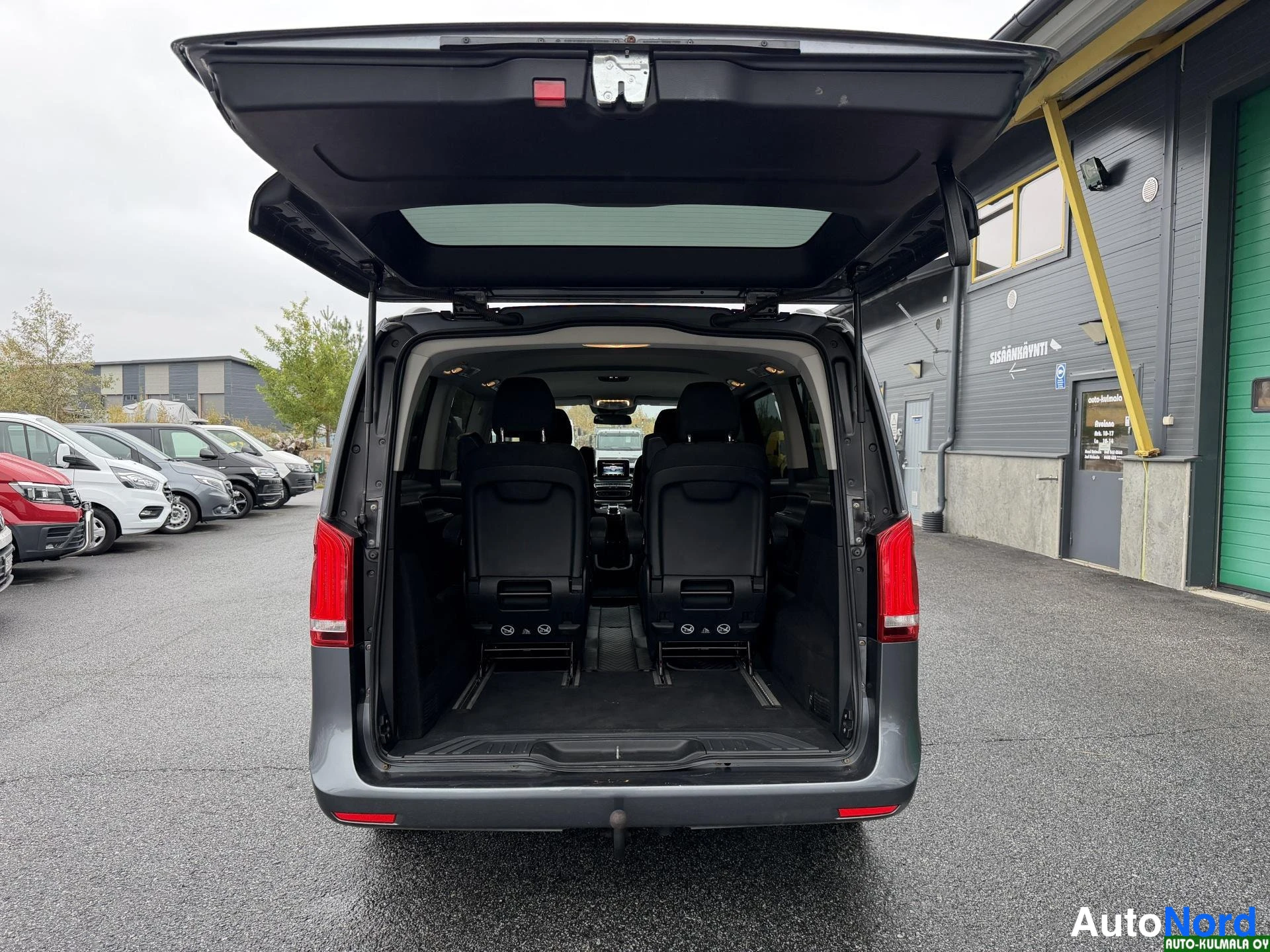 Harmaa Mercedes-Benz V 220 d 4MATIC 2018, takaa, kuva 10