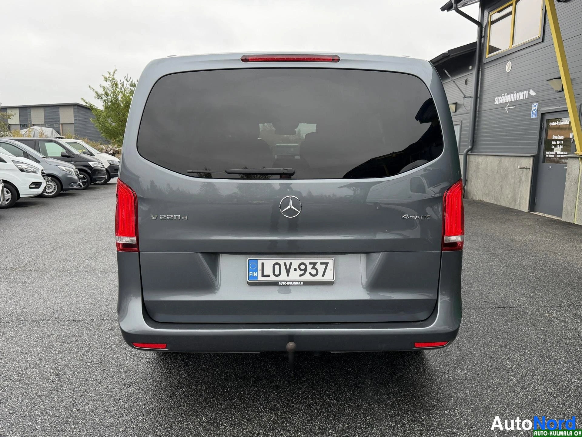 Harmaa Mercedes-Benz V 220 d 4MATIC 2018, takaa, kuva 9