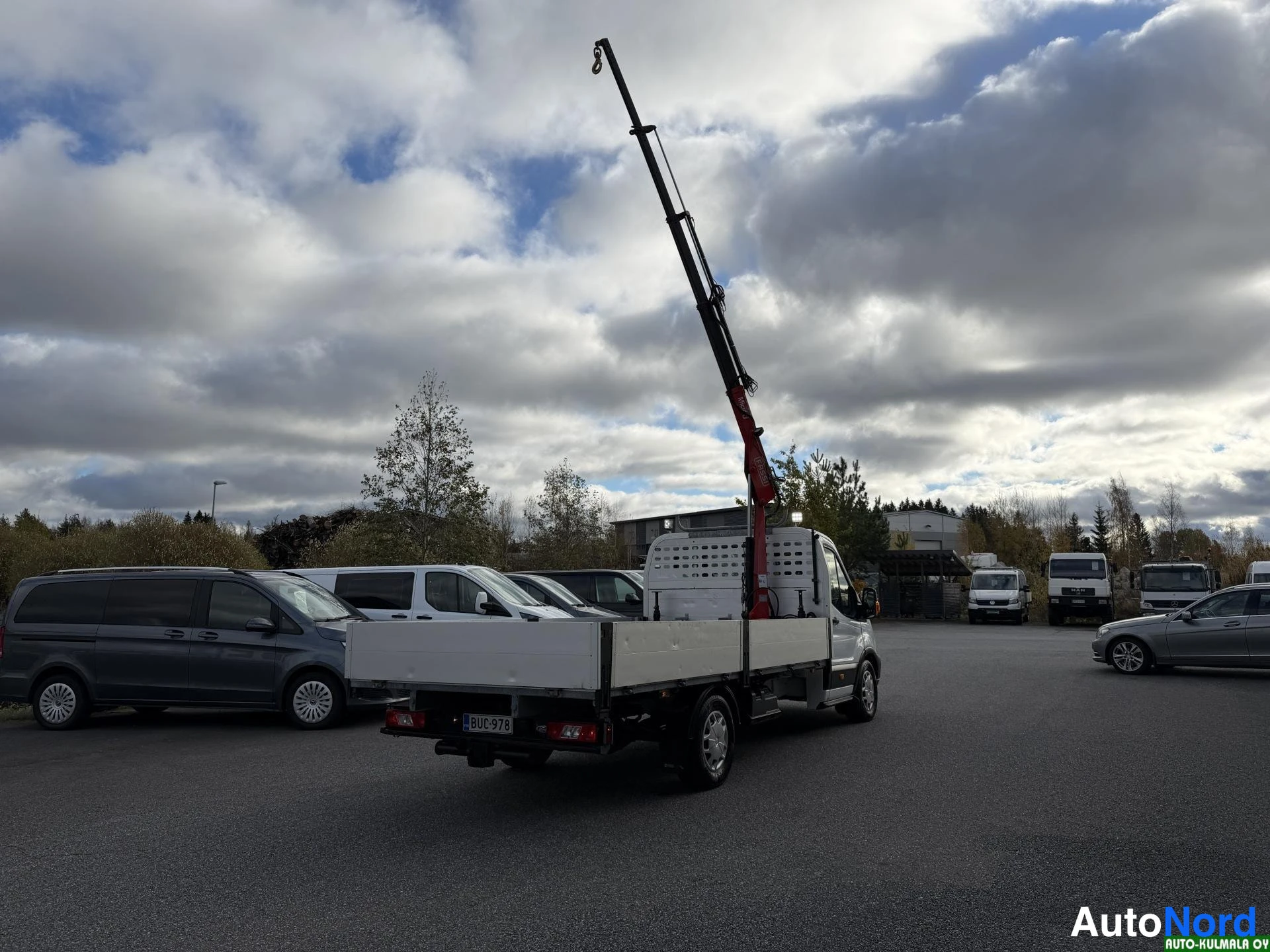 Valkoinen Ford Transit 2017, takaviisto, kuva 15