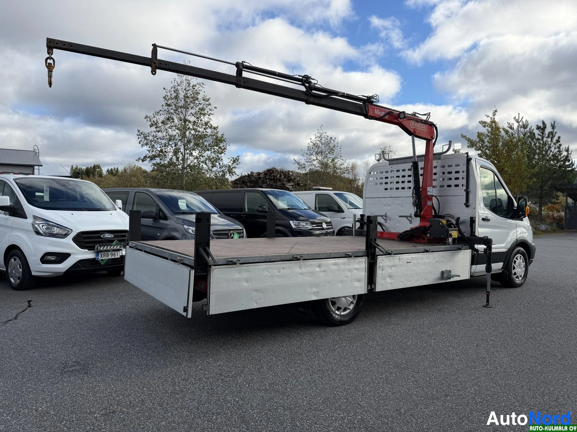 Valkoinen Ford Transit 2017, takaviisto, kuva 13