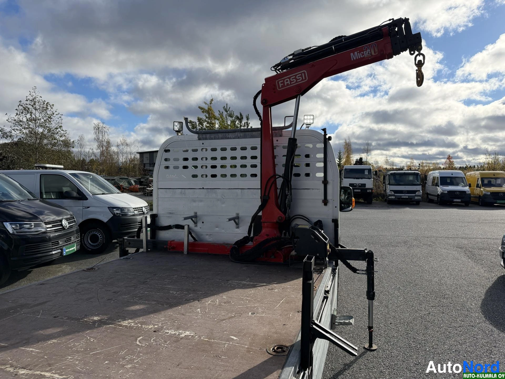 Valkoinen Ford Transit 2017, takaa, kuva 20