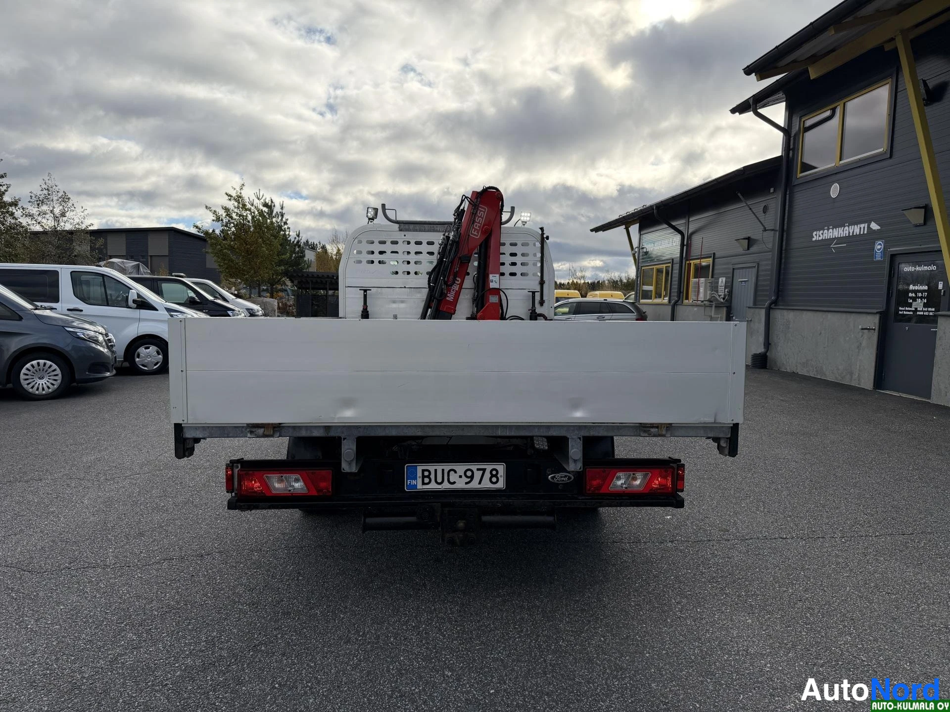 Valkoinen Ford Transit 2017, takaa, kuva 18