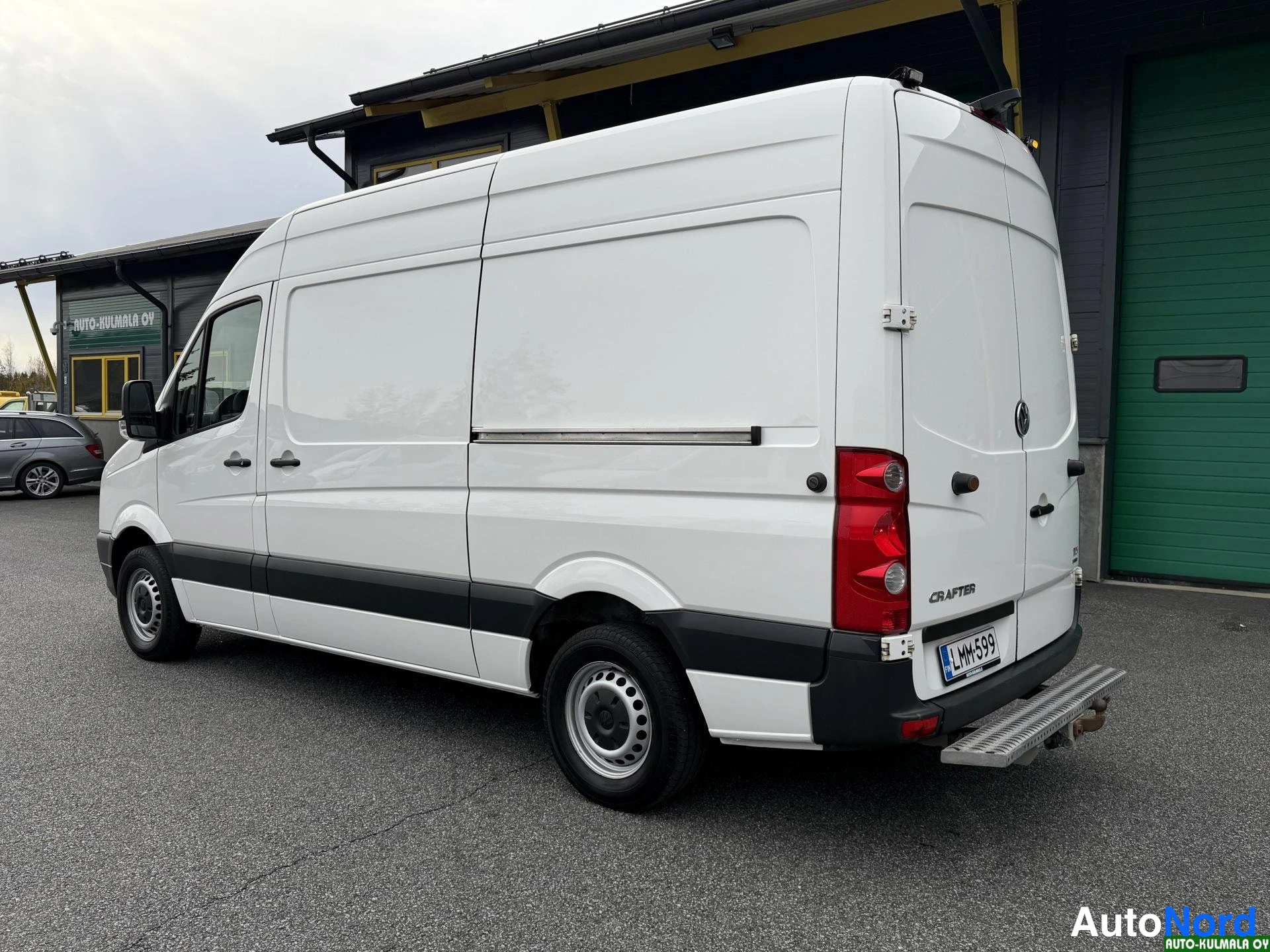 Valkoinen Volkswagen Crafter 2014, takaviisto, kuva 9