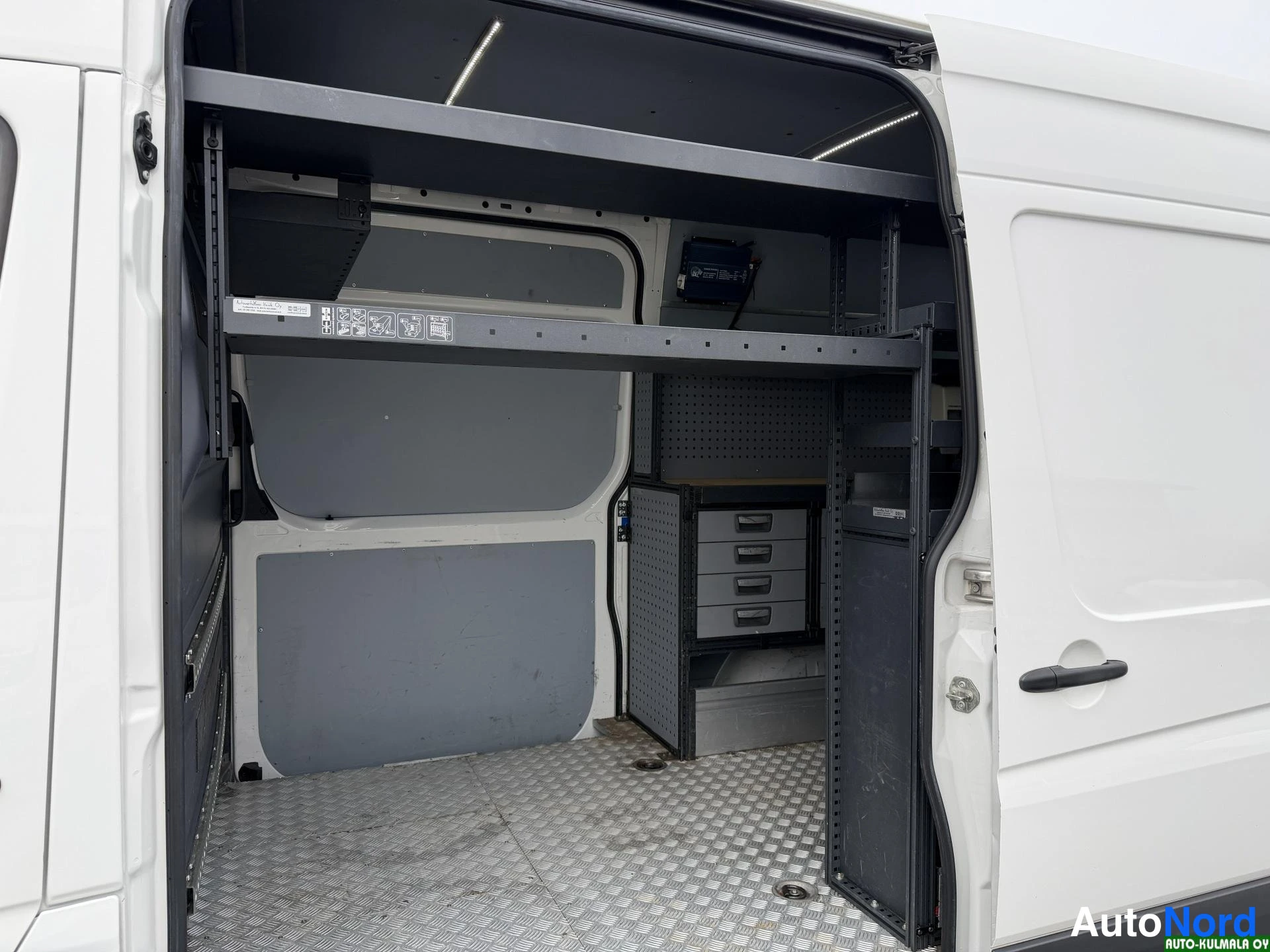 Valkoinen Volkswagen Crafter 2014, tavaratila, kuva 16