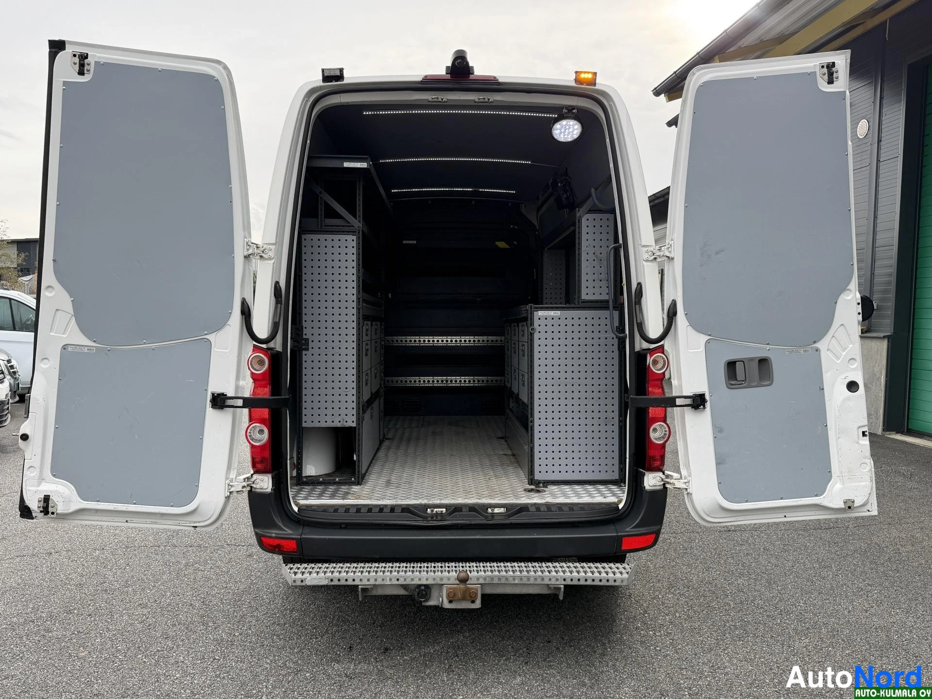 Valkoinen Volkswagen Crafter 2014, tavaratila, kuva 18