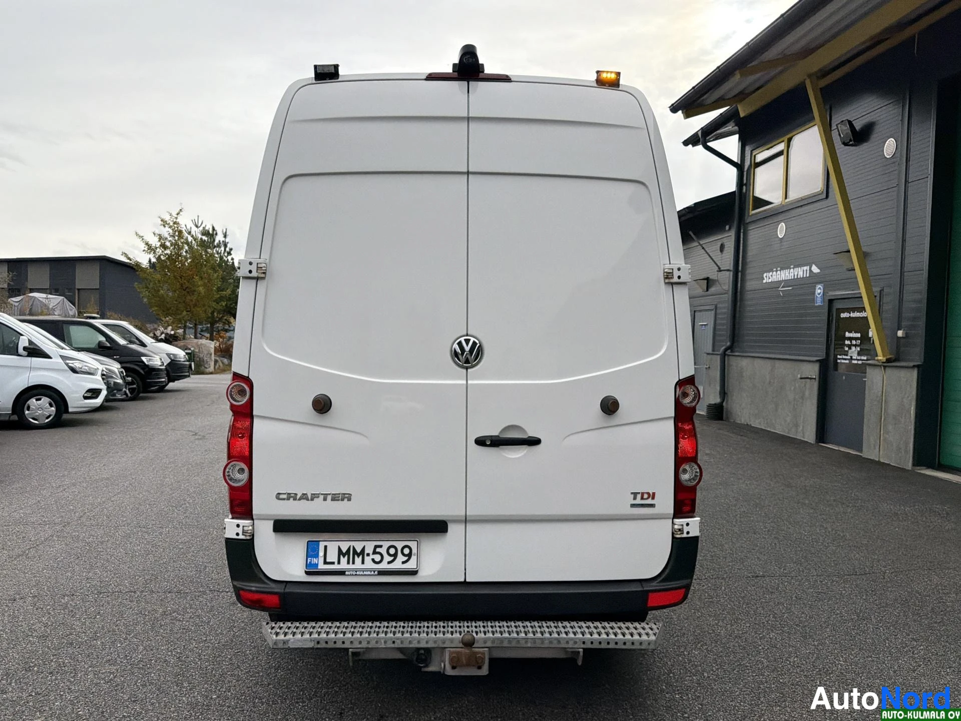 Valkoinen Volkswagen Crafter 2014, takaa, kuva 11
