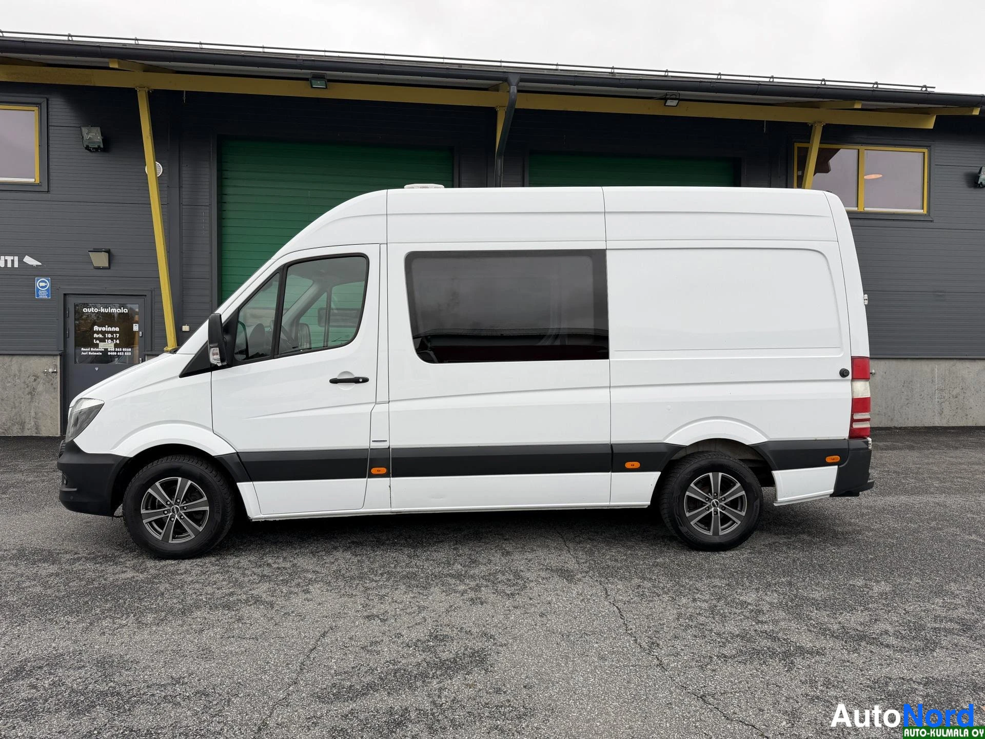 Valkoinen Mercedes-Benz Sprinter 314 CDI 2016, sivulta, kuva 5