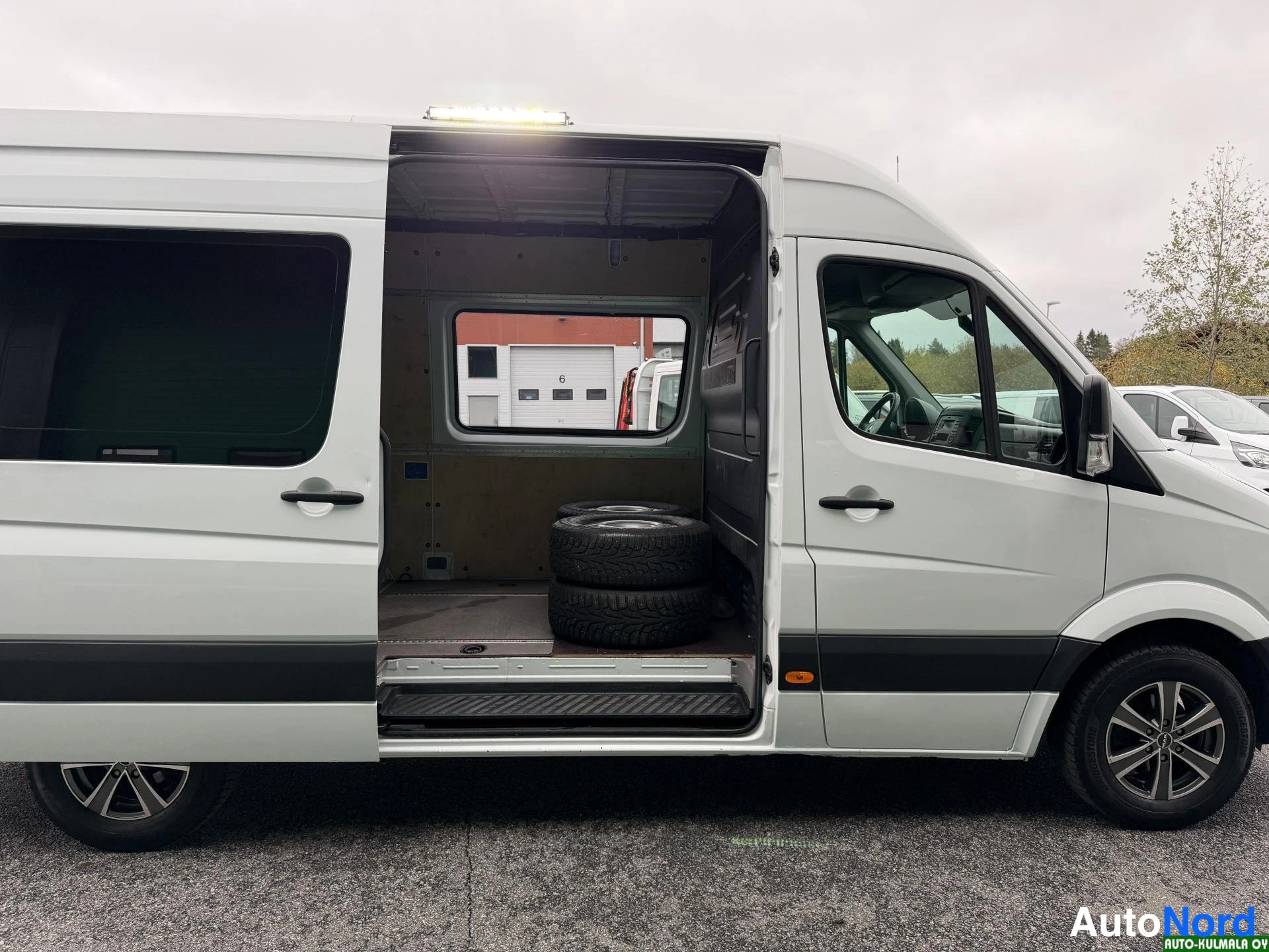 Valkoinen Mercedes-Benz Sprinter 314 CDI 2016, sivulta, kuva 6