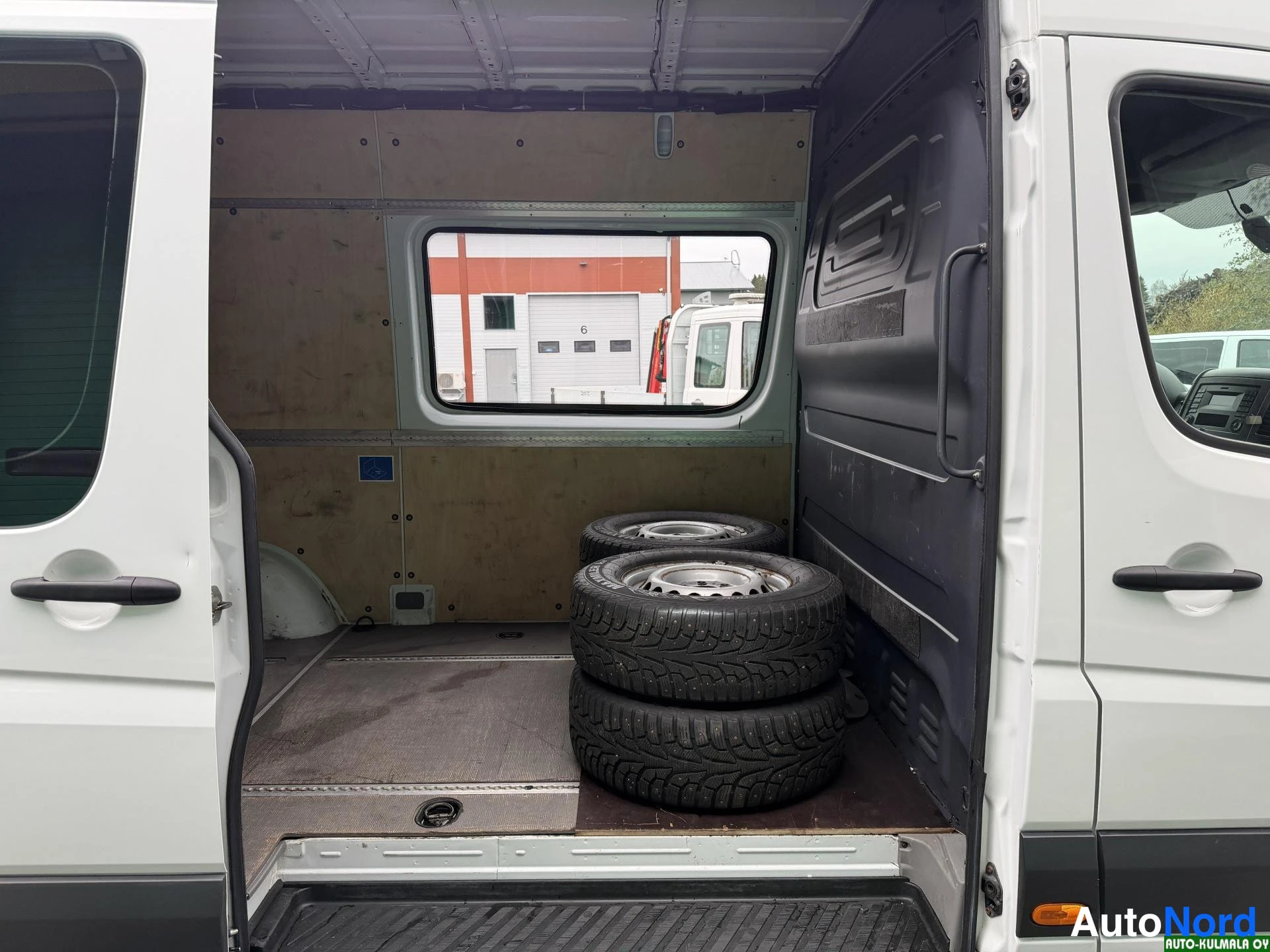 Valkoinen Mercedes-Benz Sprinter 314 CDI 2016, tavaratila, kuva 19