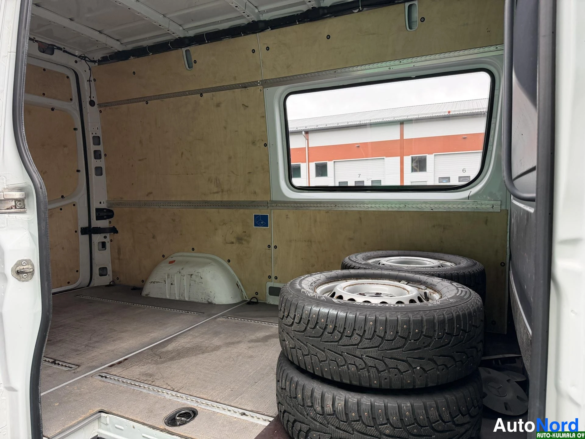 Valkoinen Mercedes-Benz Sprinter 314 CDI 2016, tavaratila, kuva 20