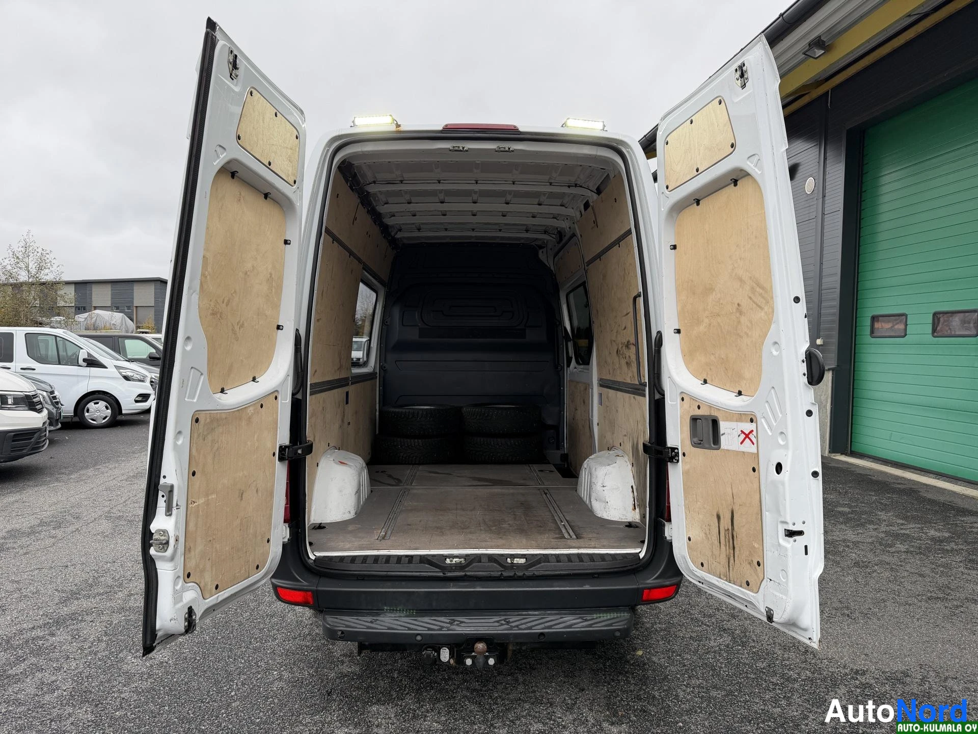 Valkoinen Mercedes-Benz Sprinter 314 CDI 2016, takaa, kuva 9