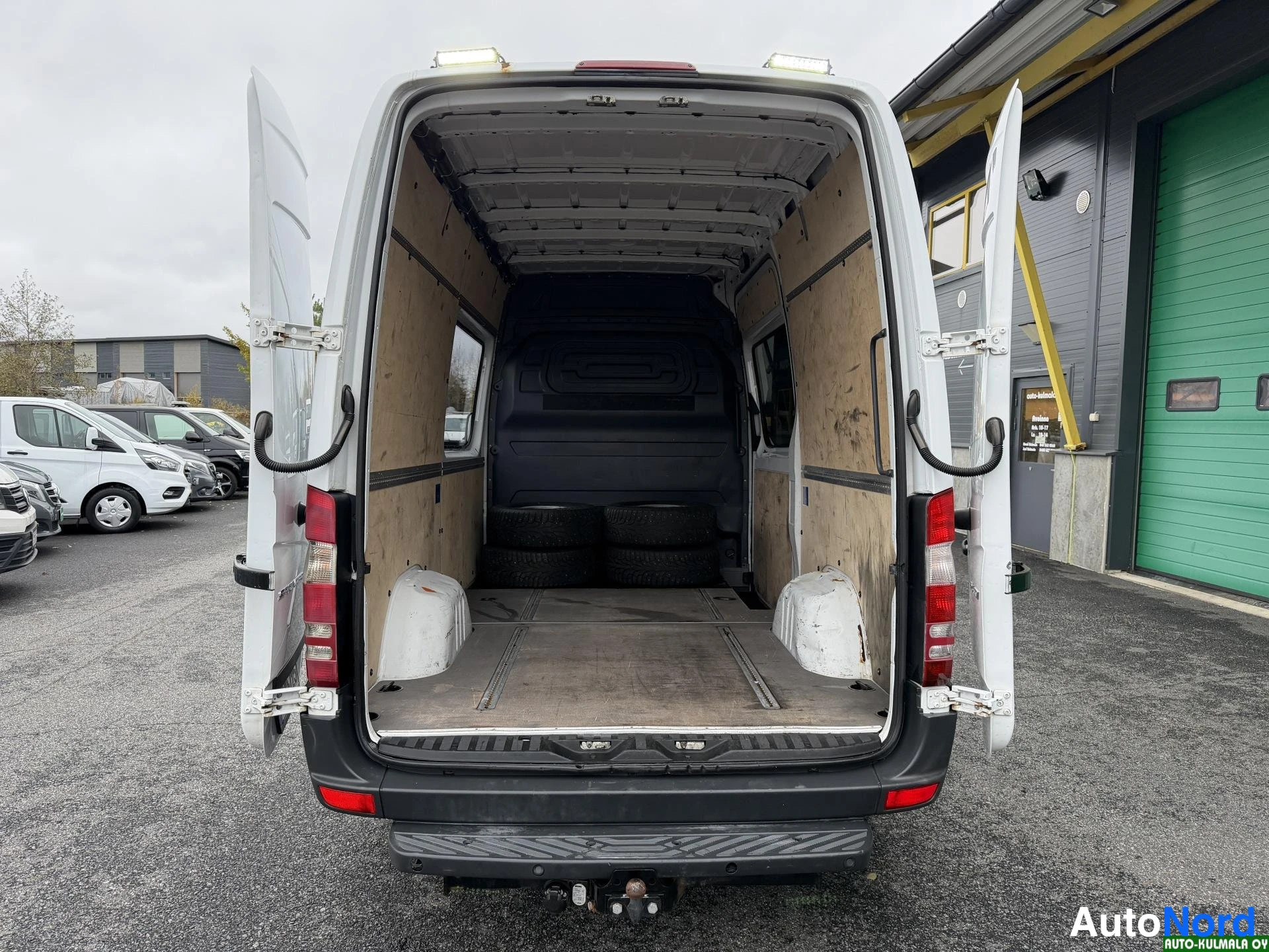 Valkoinen Mercedes-Benz Sprinter 314 CDI 2016, takaa, kuva 10