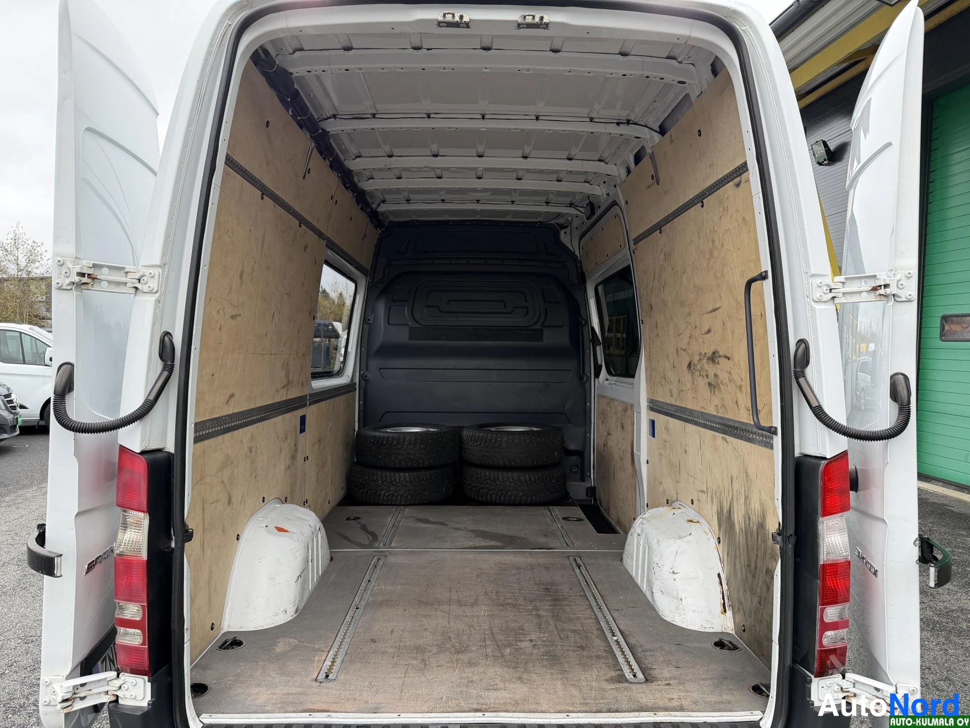 Valkoinen Mercedes-Benz Sprinter 314 CDI 2016, takaa, kuva 11