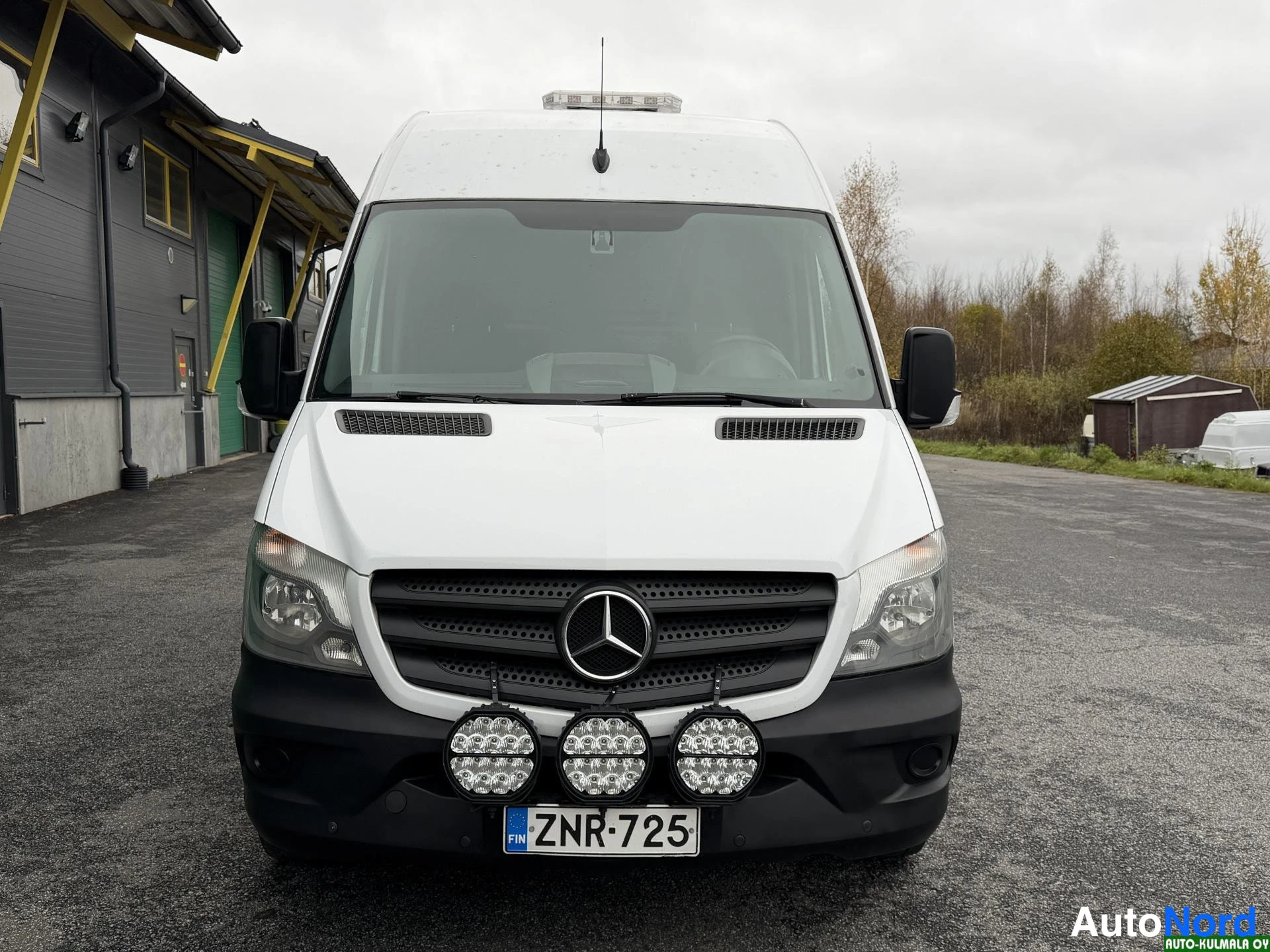 Valkoinen Mercedes-Benz Sprinter 314 CDI 2016, edestä, kuva 4