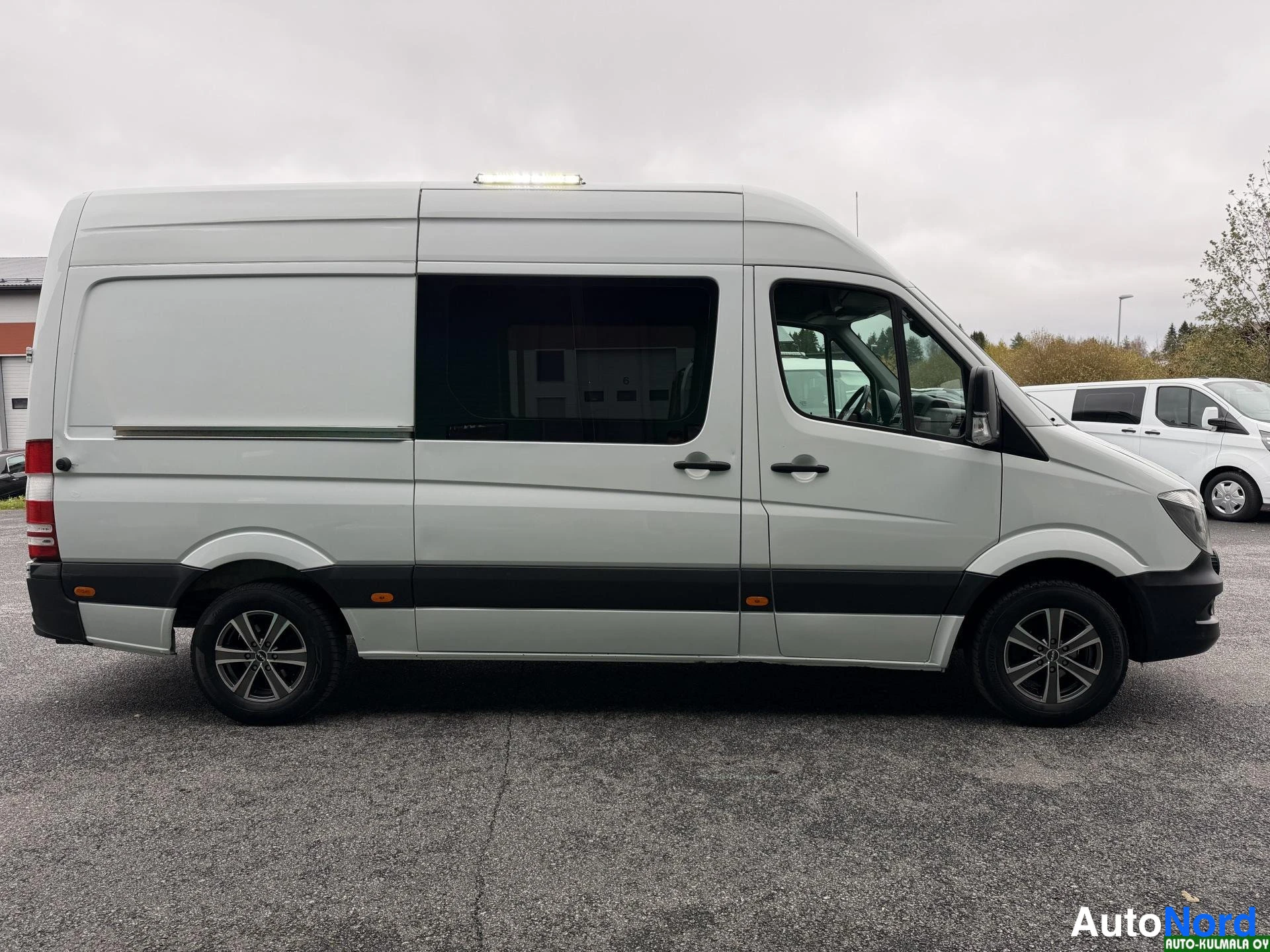Valkoinen Mercedes-Benz Sprinter 314 CDI 2016, etuviisto, keula oikealle, kuva 3