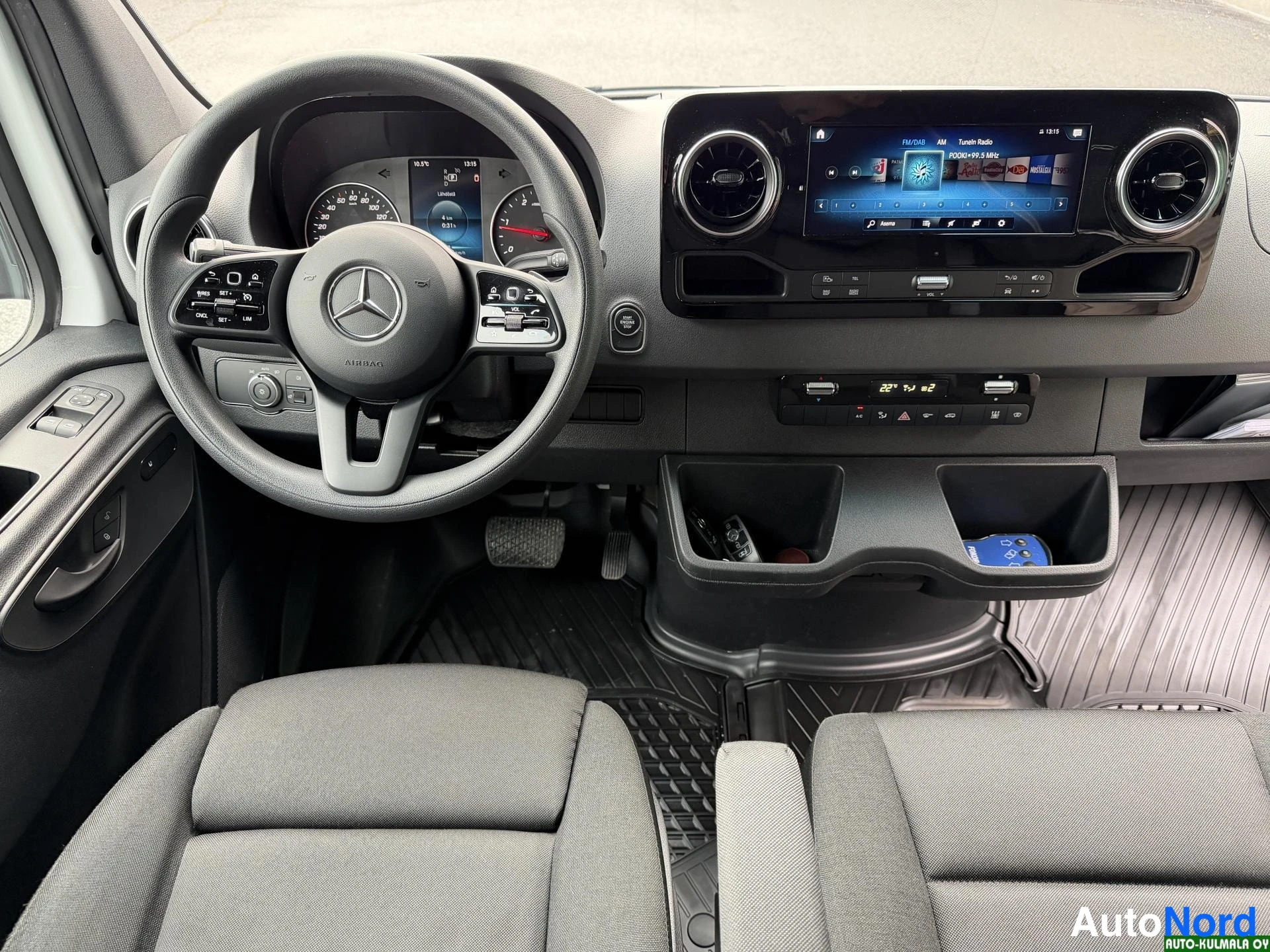 Valkoinen Mercedes-Benz Sprinter 515 CDI 2022, ohjaamo, kuva 21