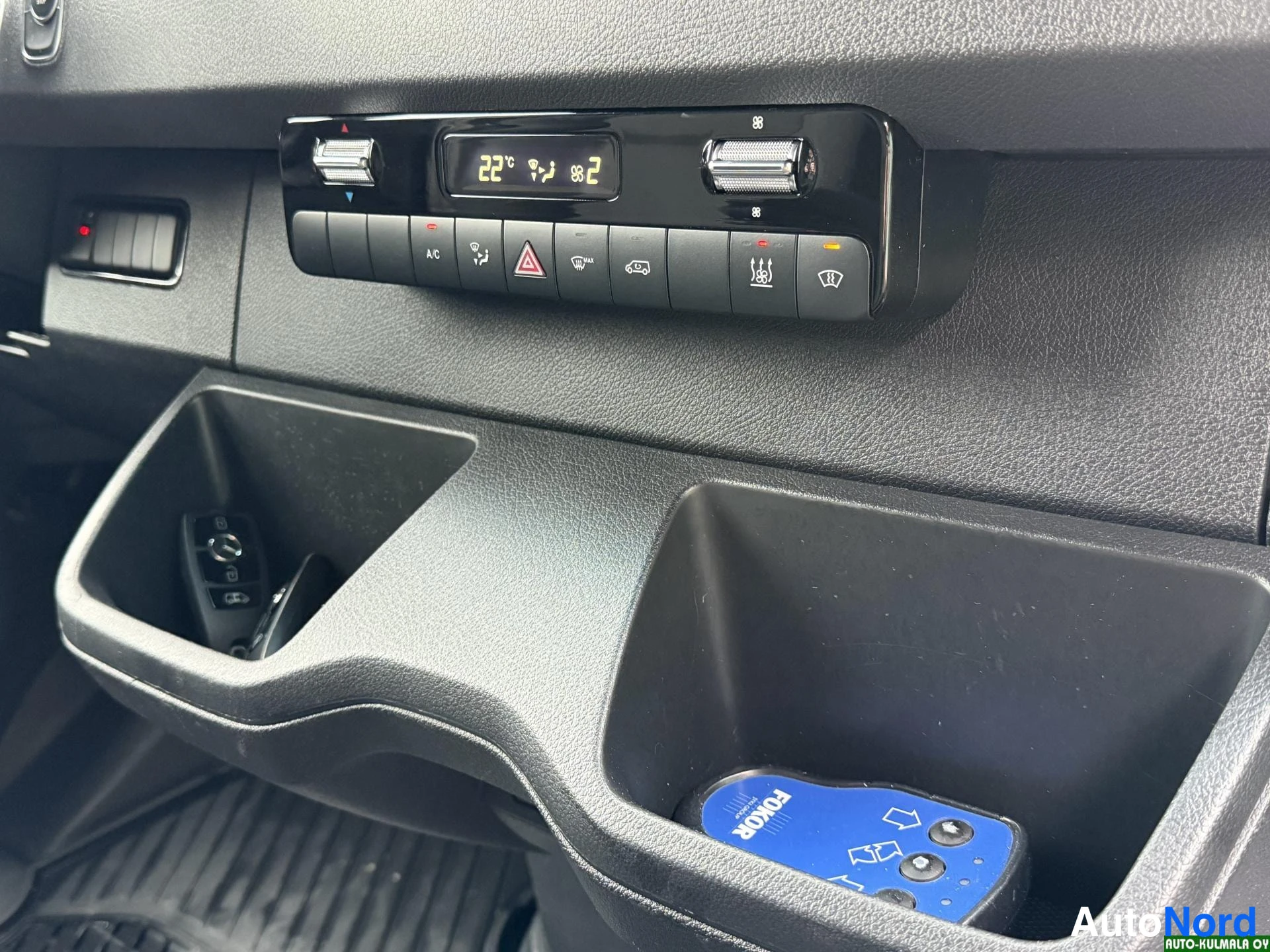 Valkoinen Mercedes-Benz Sprinter 515 CDI 2022, yksityiskohta, kuva 27