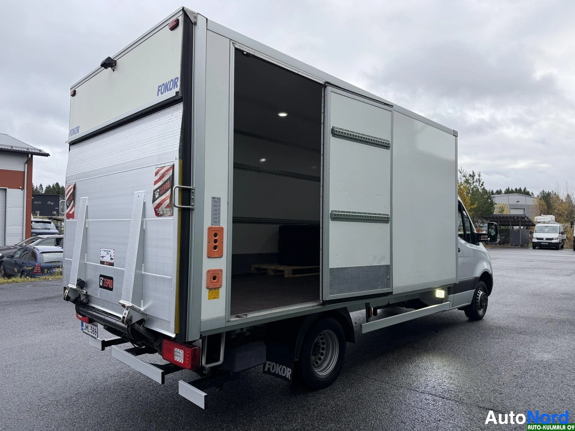 Valkoinen Mercedes-Benz Sprinter 515 CDI 2022, takaviisto, kuva 10