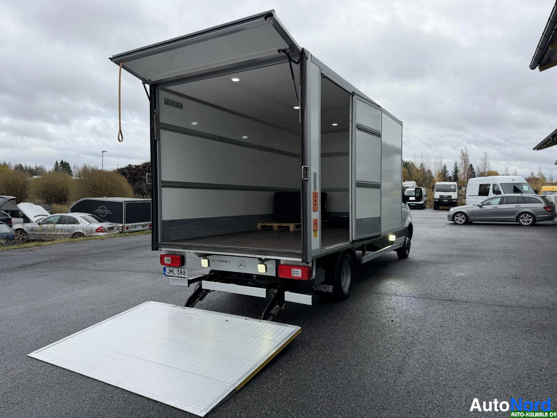Valkoinen Mercedes-Benz Sprinter 515 CDI 2022, takaviisto, kuva 11