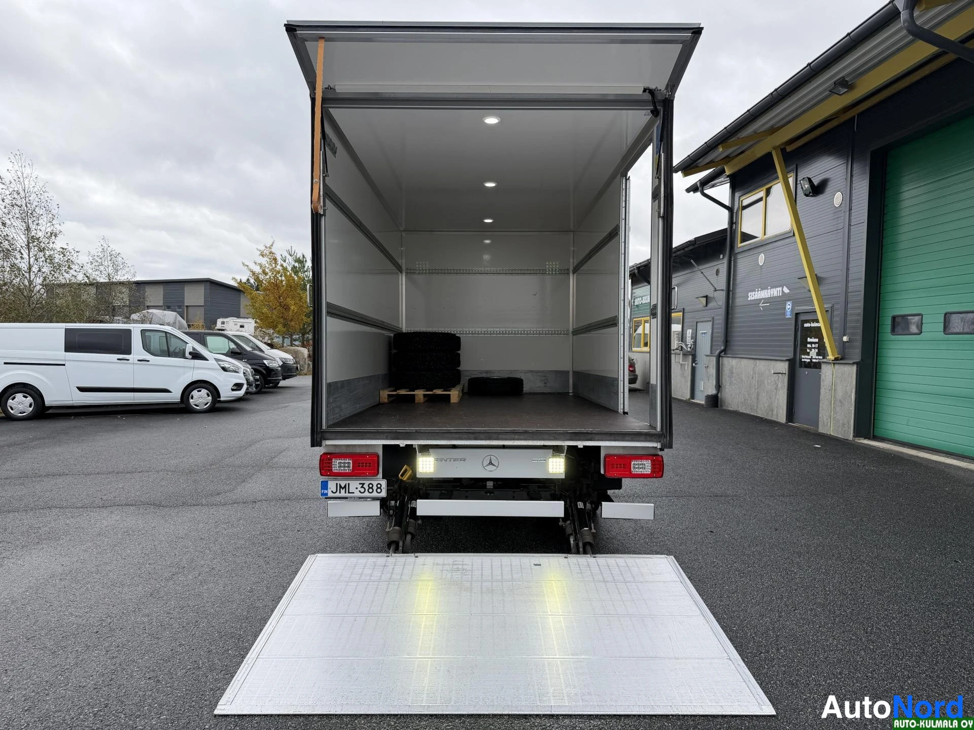 Valkoinen Mercedes-Benz Sprinter 515 CDI 2022, takaa, kuva 17