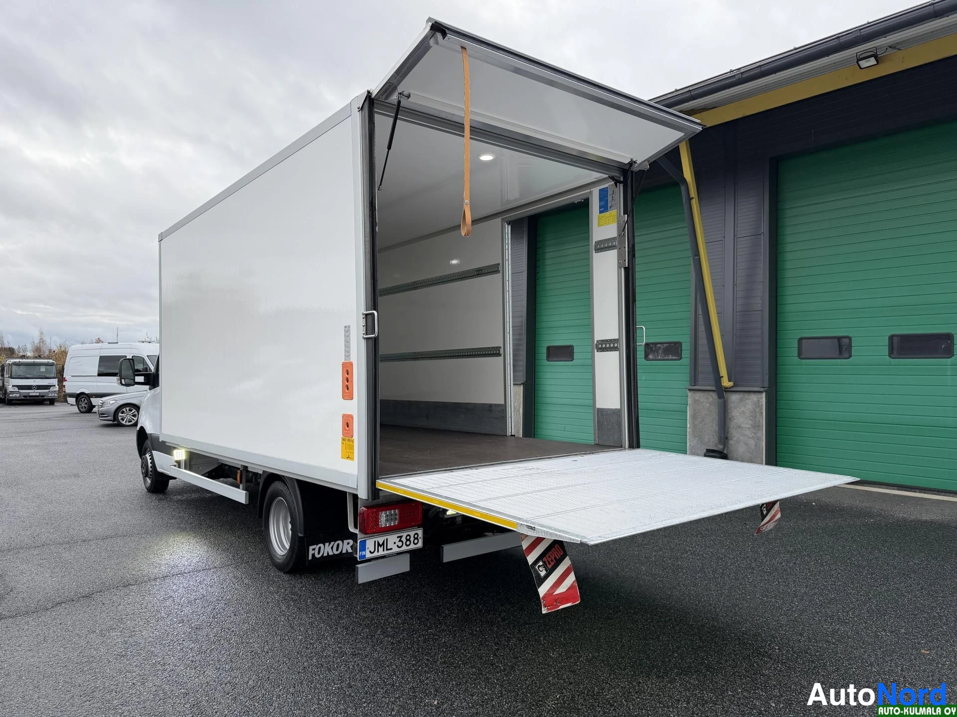 Valkoinen Mercedes-Benz Sprinter 515 CDI 2022, takaviisto, kuva 12