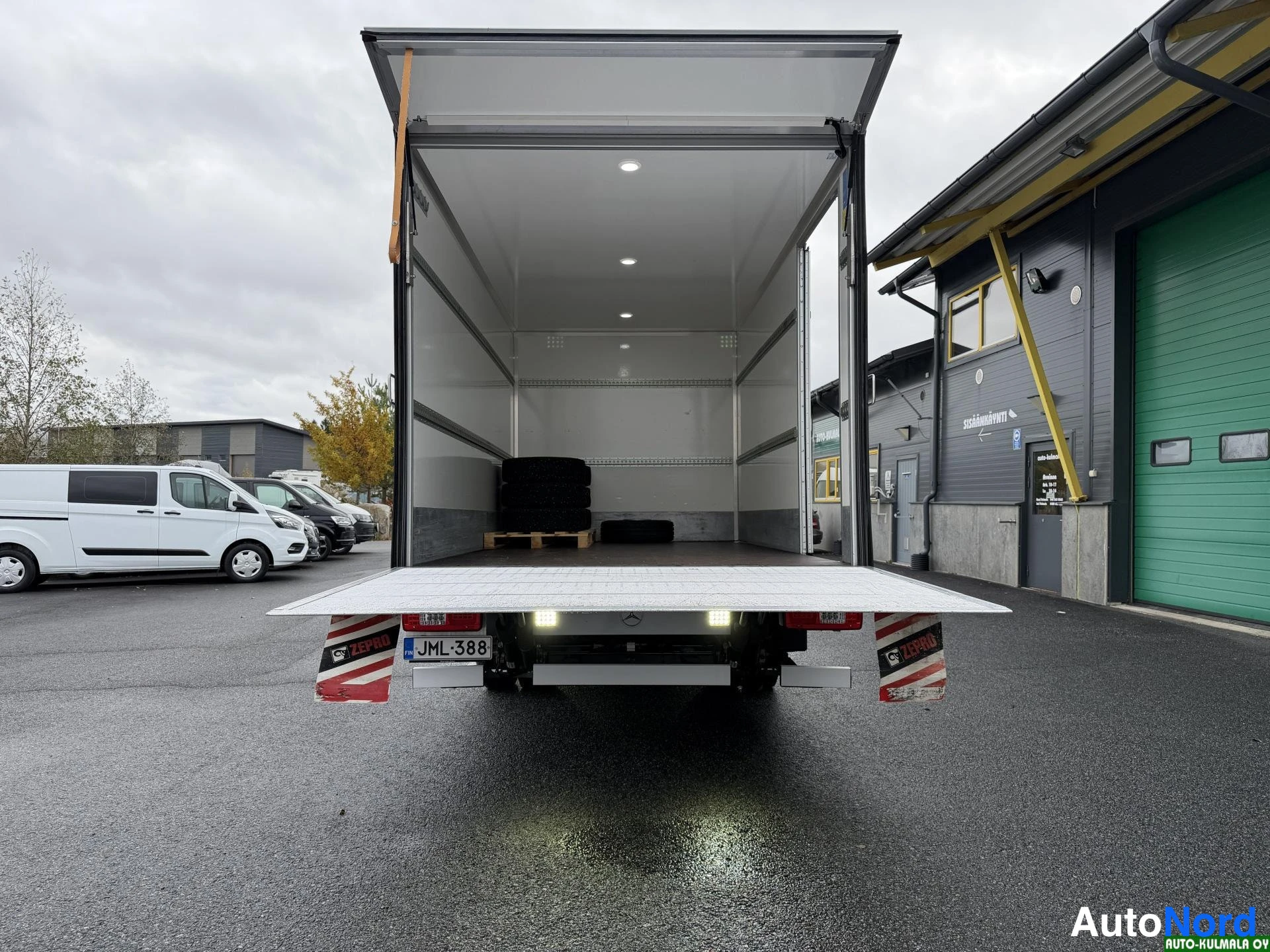 Valkoinen Mercedes-Benz Sprinter 515 CDI 2022, takaa, kuva 15