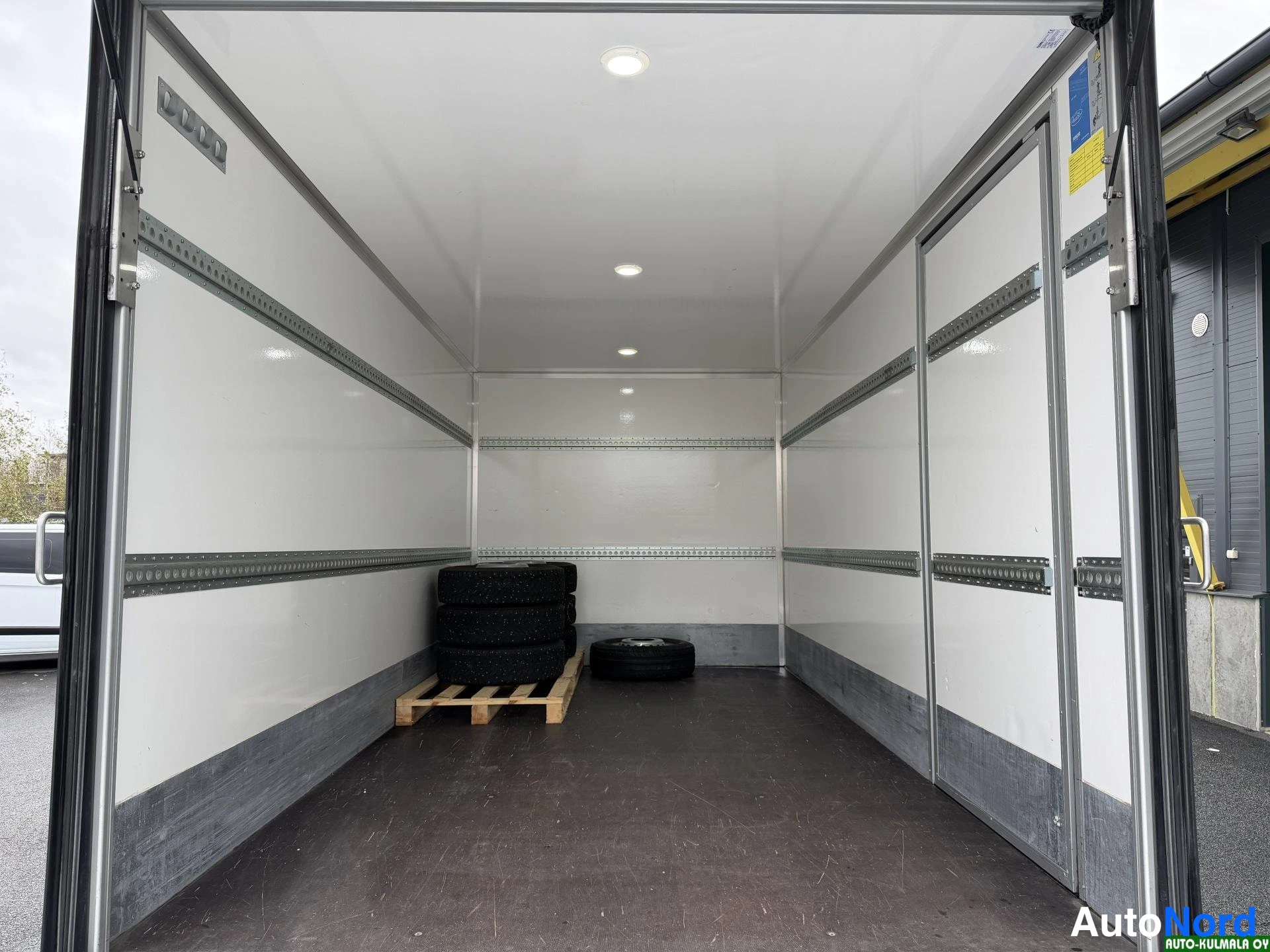 Valkoinen Mercedes-Benz Sprinter 515 CDI 2022, tavaratila, kuva 26