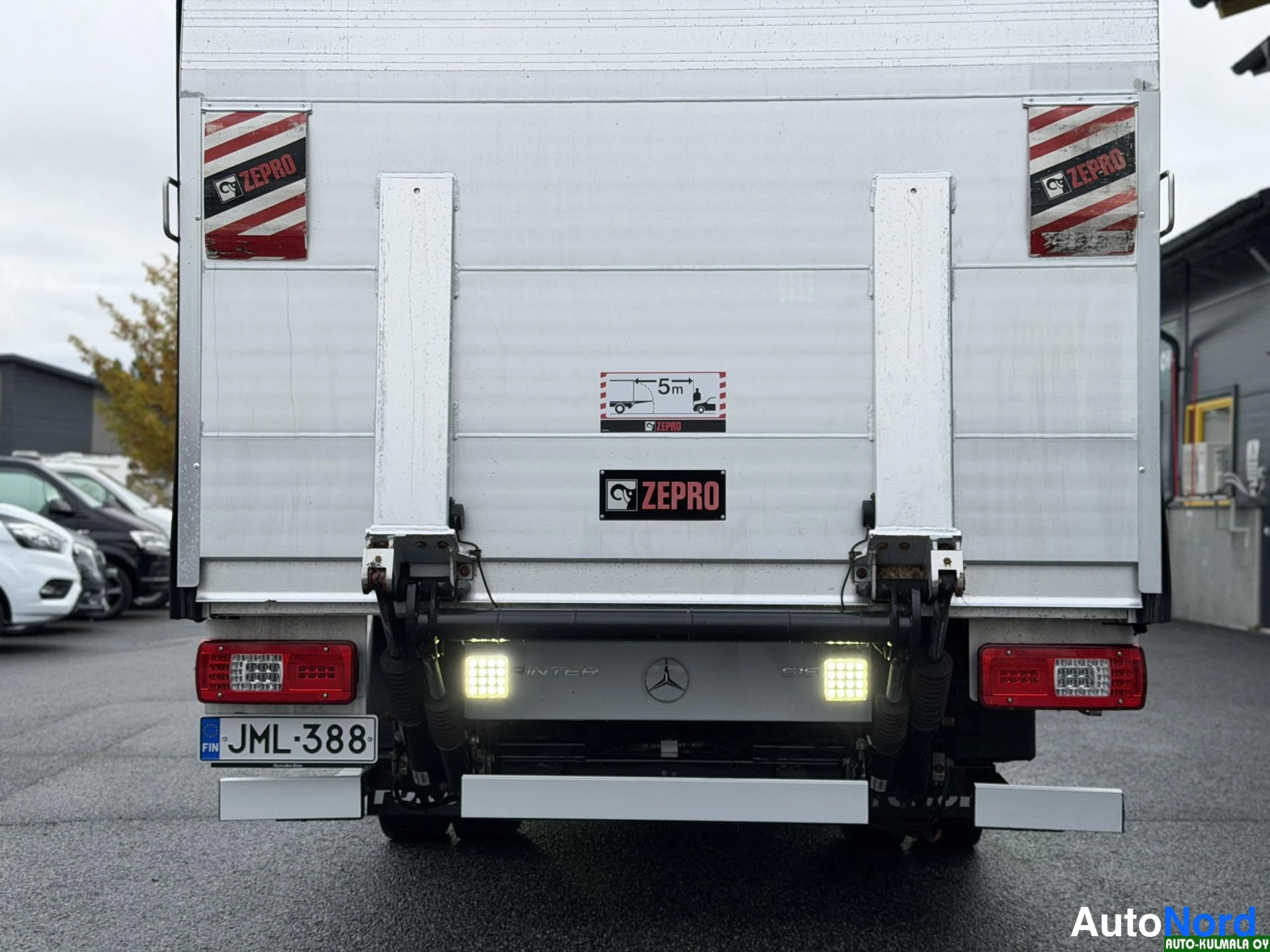 Valkoinen Mercedes-Benz Sprinter 515 CDI 2022, takaa, kuva 18