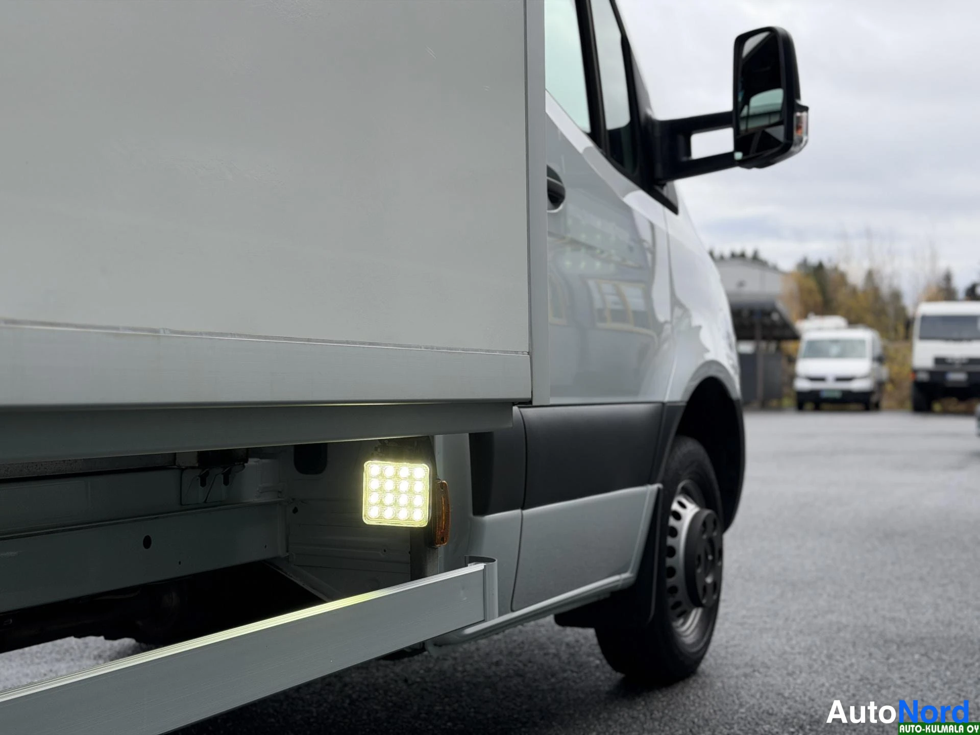Valkoinen Mercedes-Benz Sprinter 515 CDI 2022, sivulta, kuva 8