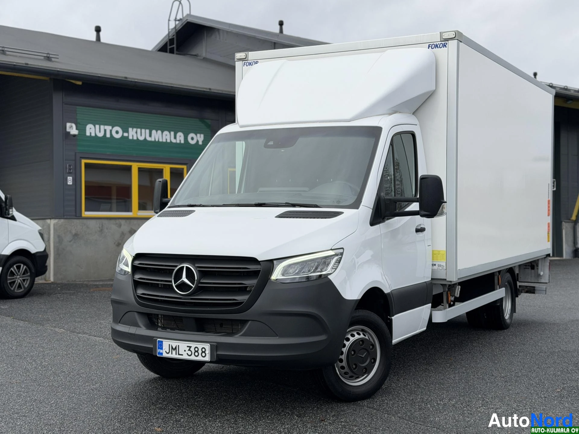 Valkoinen Mercedes-Benz Sprinter 515 CDI 2022, etuviisto, keula vasemmalle, kuva 2