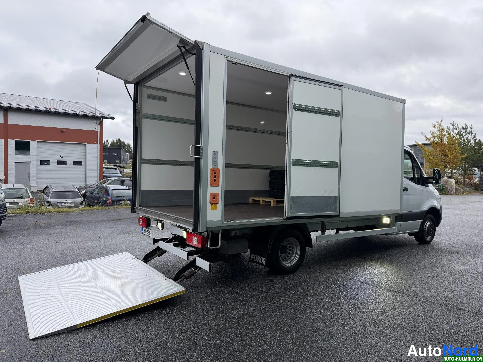 Valkoinen Mercedes-Benz Sprinter 515 CDI 2022, takaviisto, kuva 13