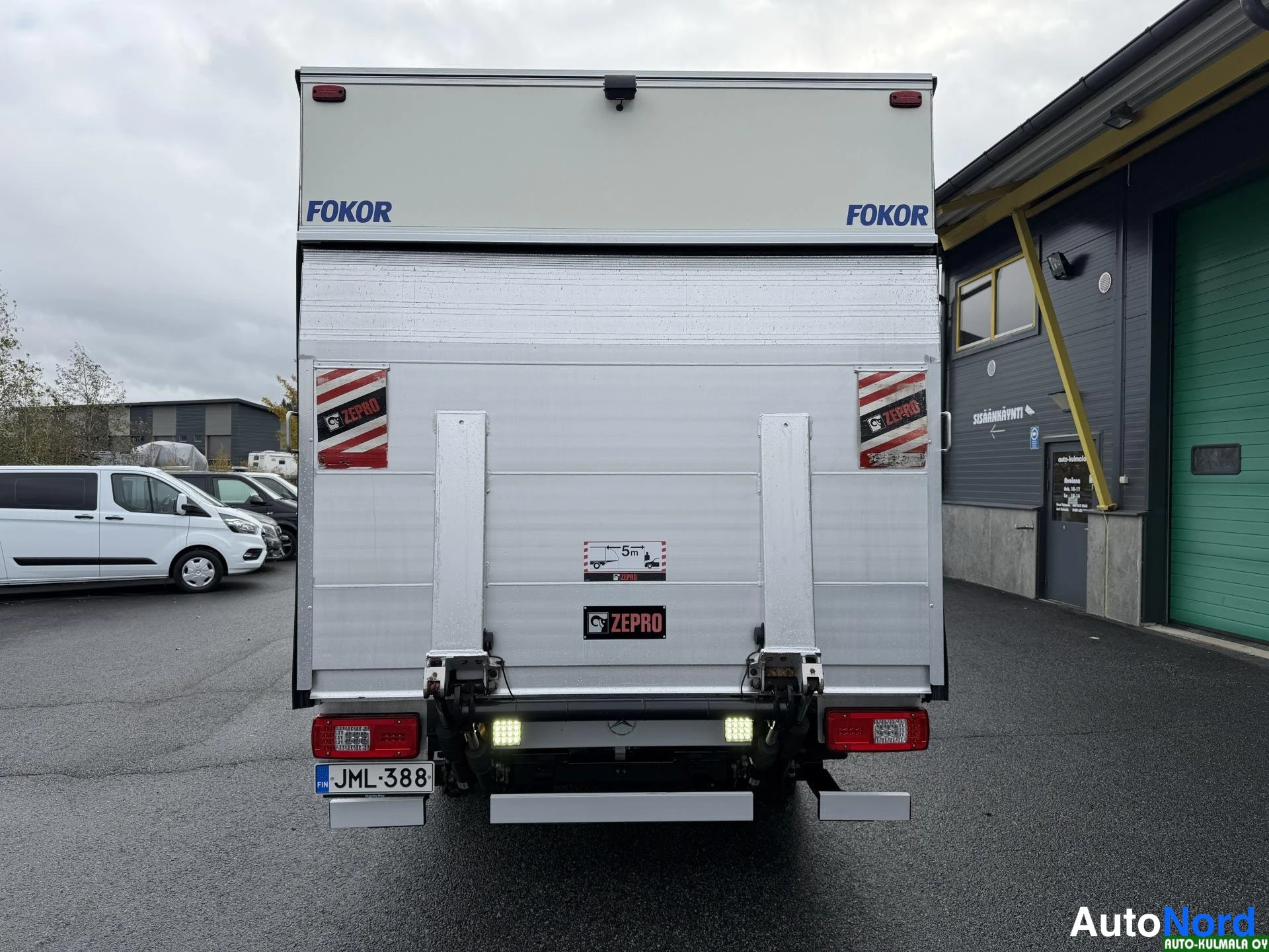 Valkoinen Mercedes-Benz Sprinter 515 CDI 2022, takaa, kuva 16