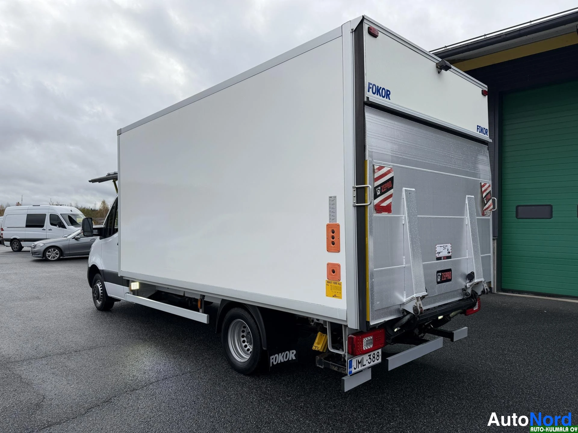 Valkoinen Mercedes-Benz Sprinter 515 CDI 2022, takaviisto, kuva 9