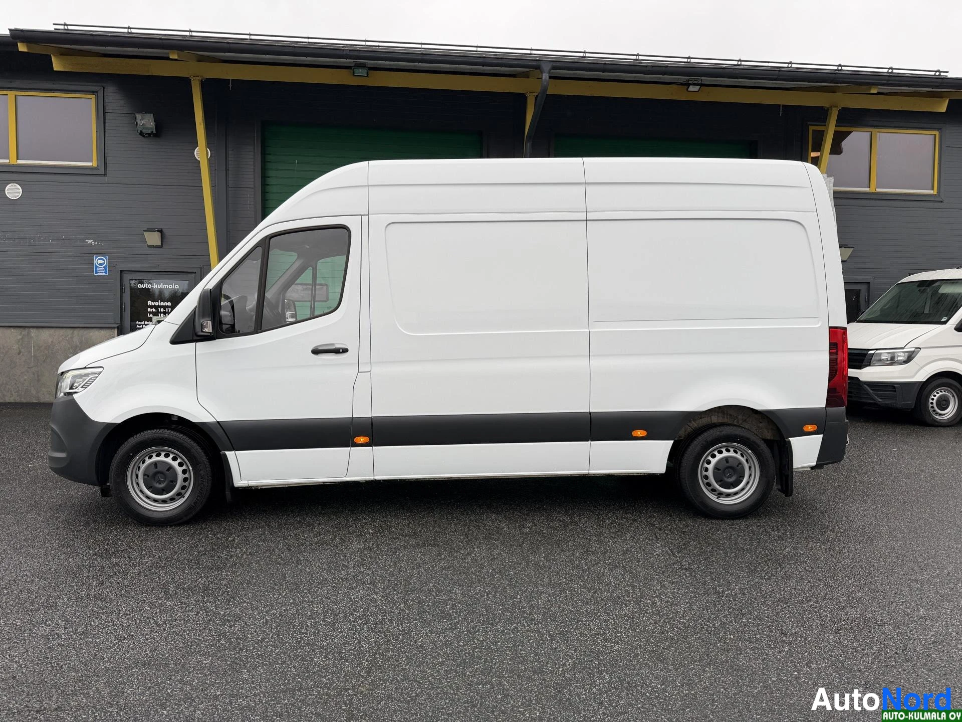 Valkoinen Mercedes-Benz Sprinter 314 CDI 2020, sivulta, kuva 7