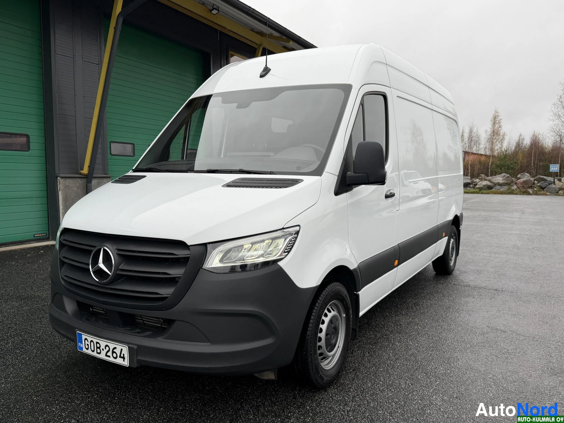Valkoinen Mercedes-Benz Sprinter 314 CDI 2020, etuviisto, keula vasemmalle, kuva 2