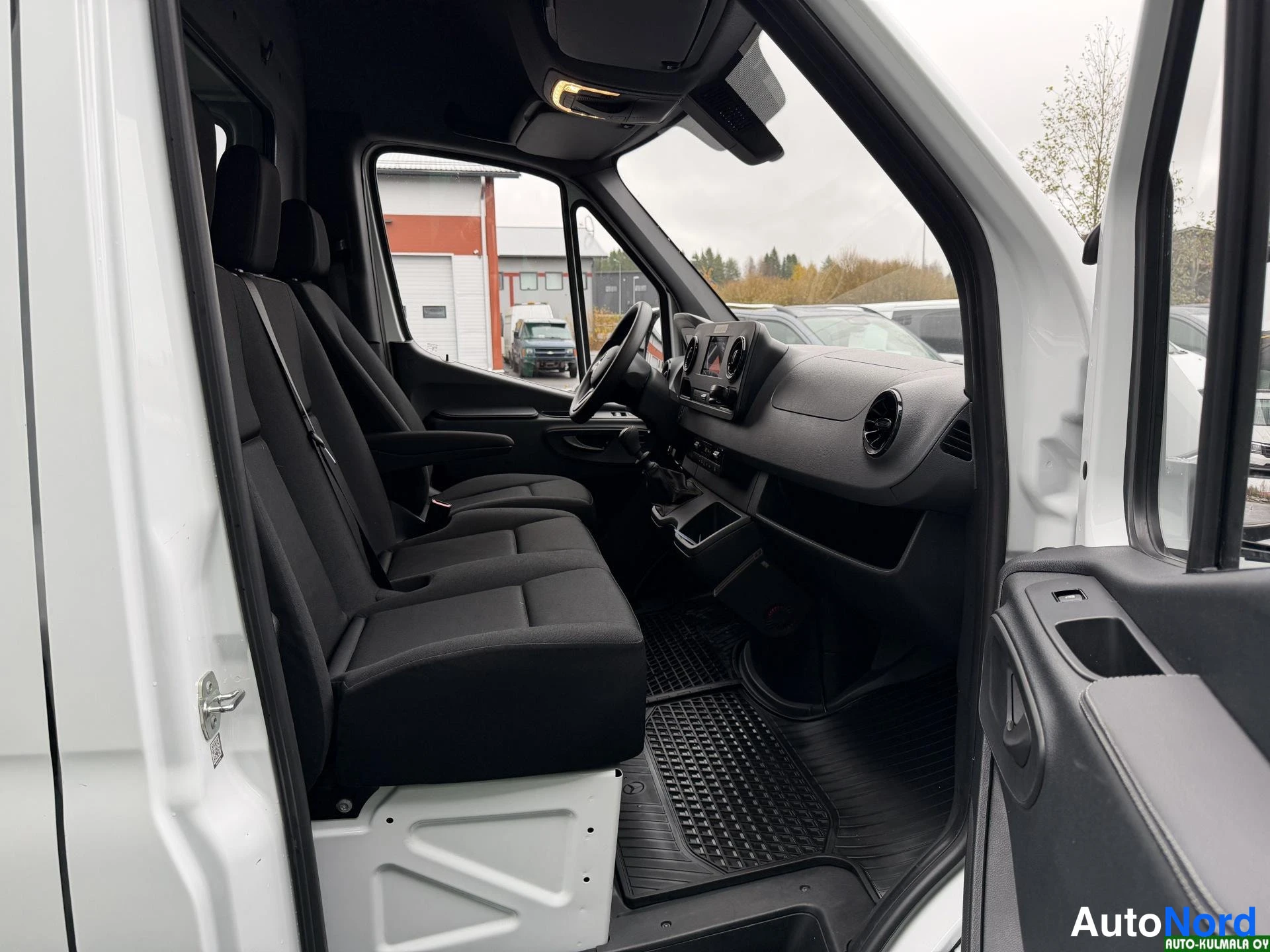 Valkoinen Mercedes-Benz Sprinter 314 CDI 2020, etuistuimet, kuva 23