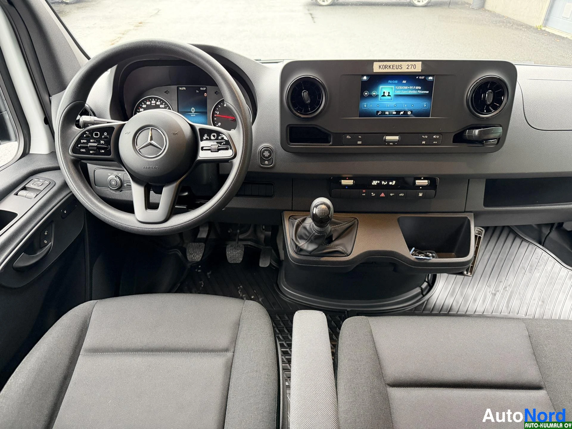 Valkoinen Mercedes-Benz Sprinter 314 CDI 2020, ohjaamo, kuva 19