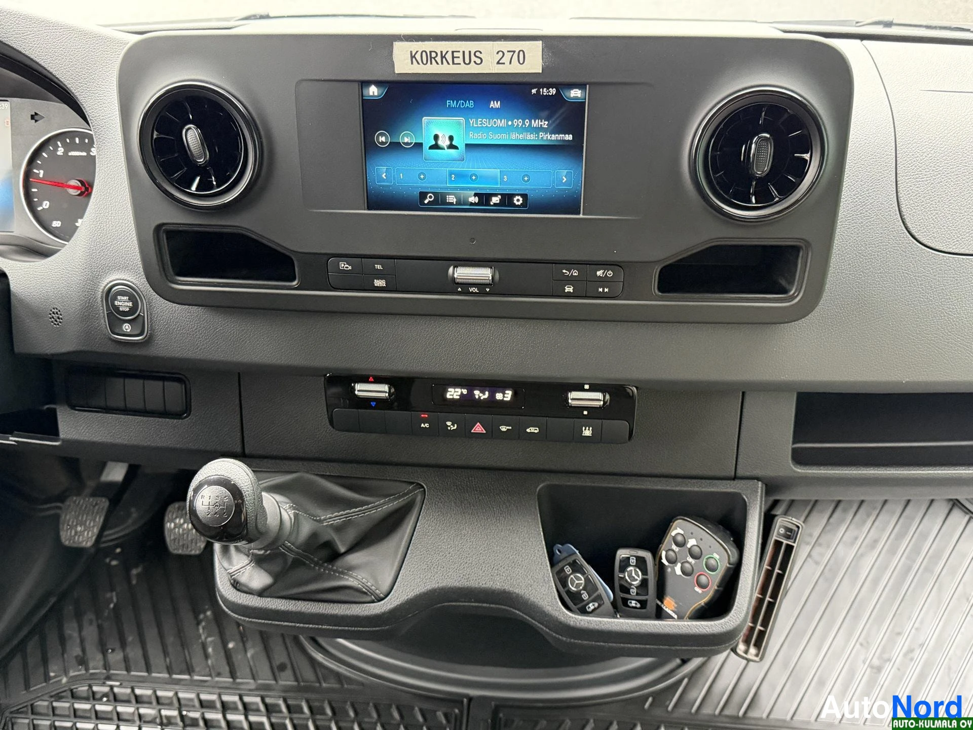 Valkoinen Mercedes-Benz Sprinter 314 CDI 2020, ohjaamo, kuva 21
