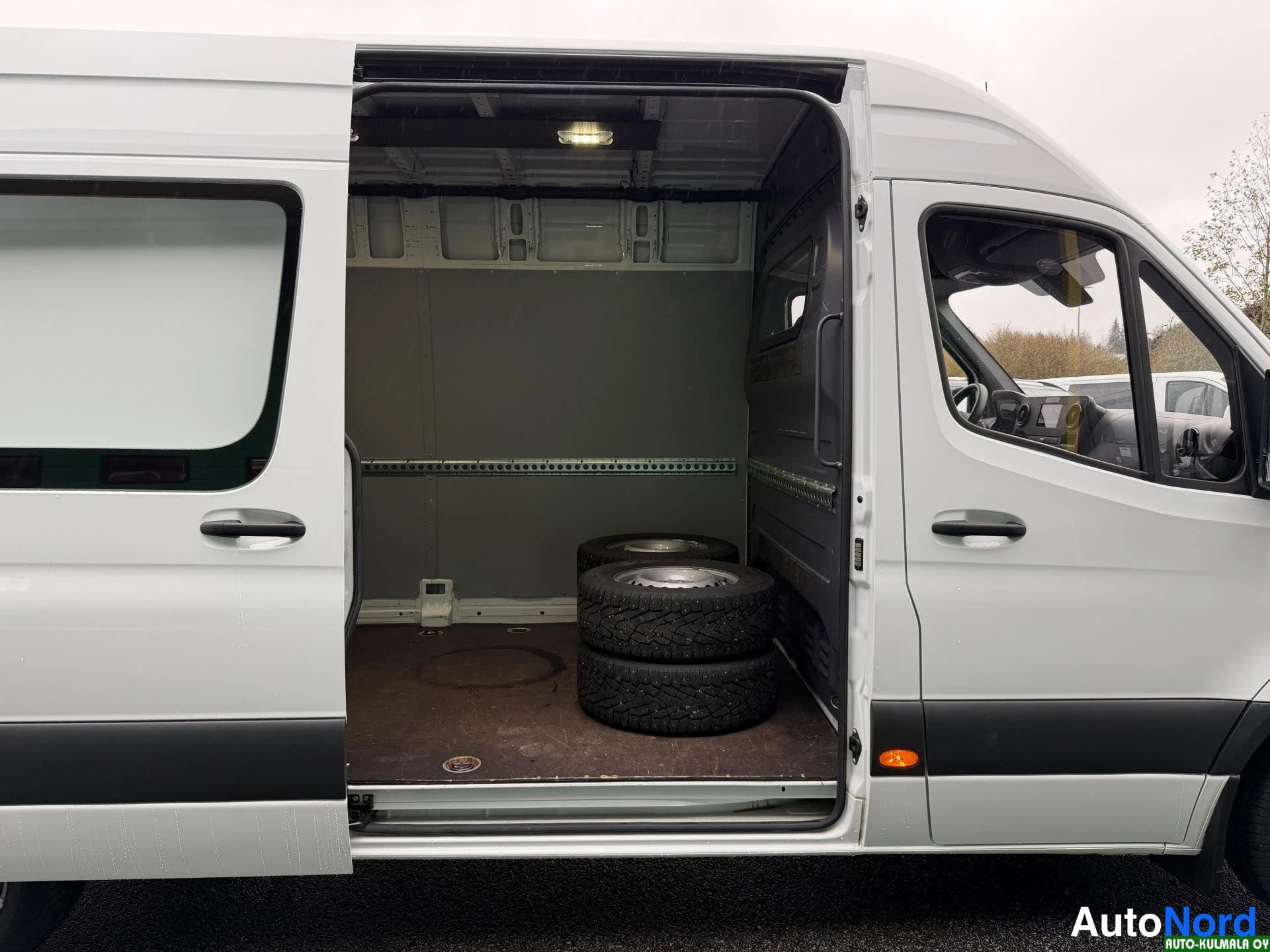 Valkoinen Mercedes-Benz Sprinter 314 CDI 2020, sivulta, kuva 8