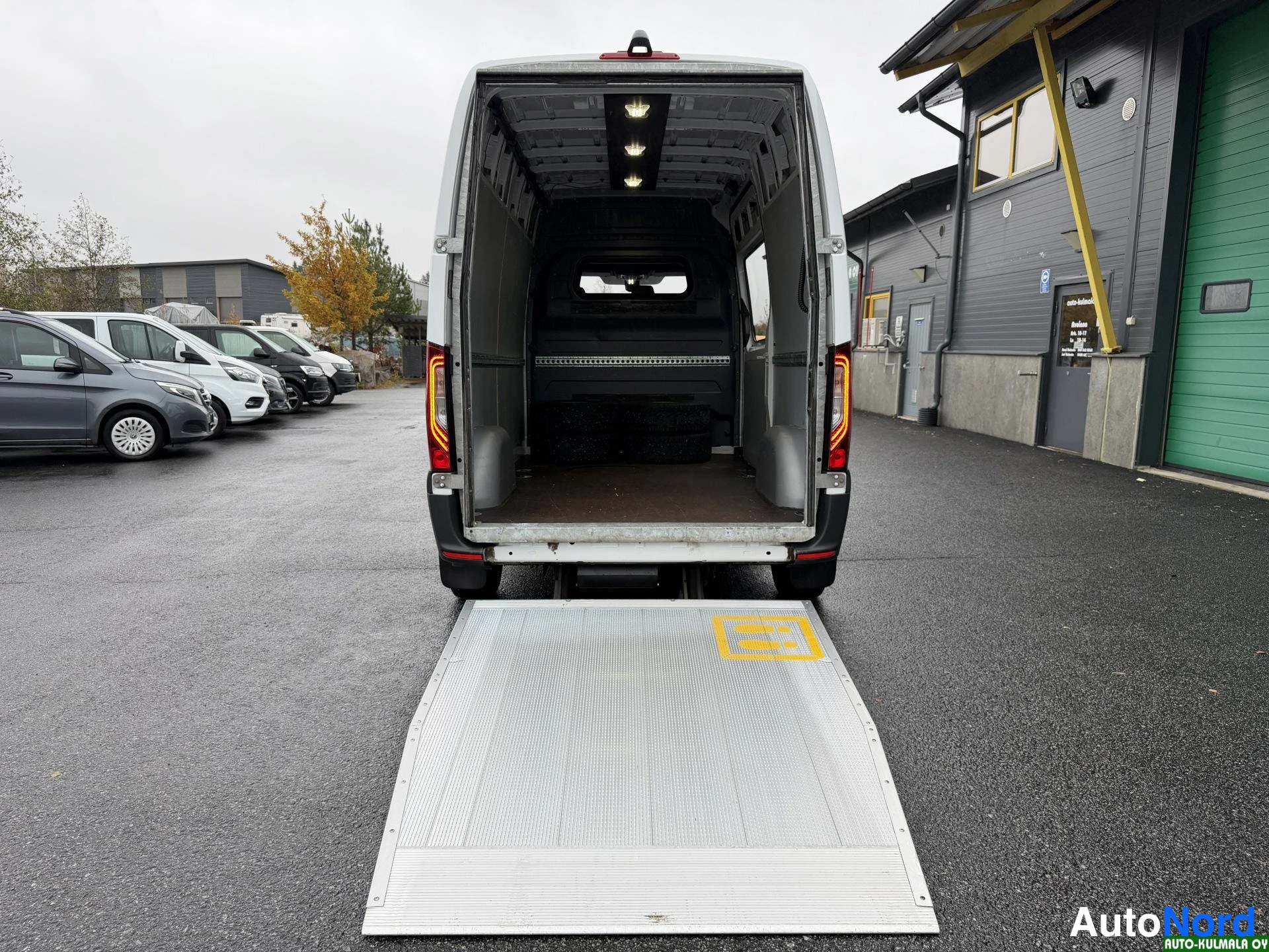Valkoinen Mercedes-Benz Sprinter 314 CDI 2020, takaa, kuva 16