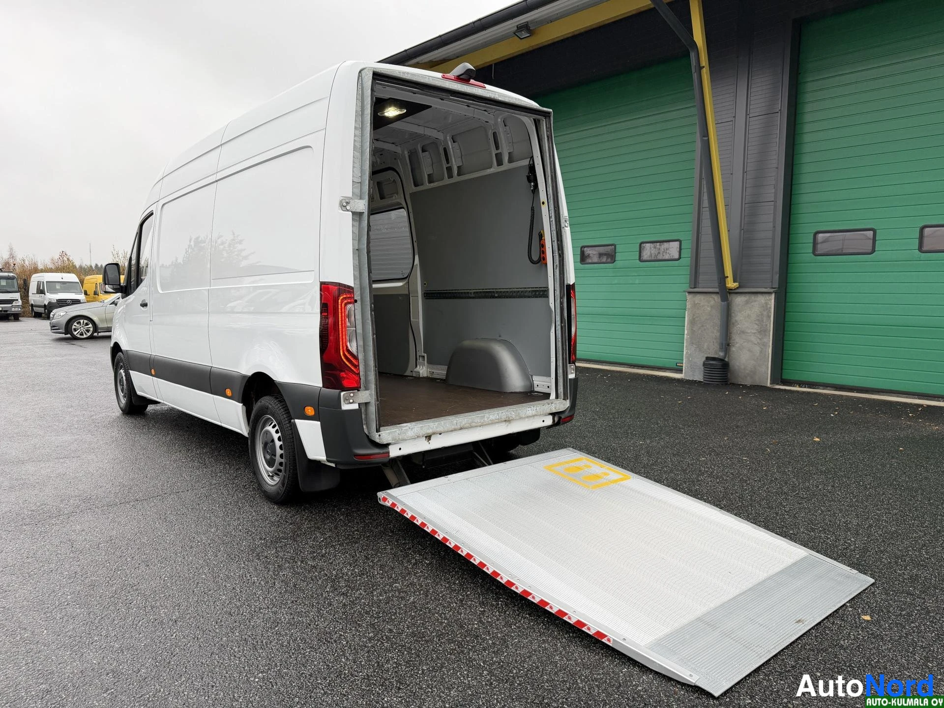 Valkoinen Mercedes-Benz Sprinter 314 CDI 2020, takaviisto, kuva 10